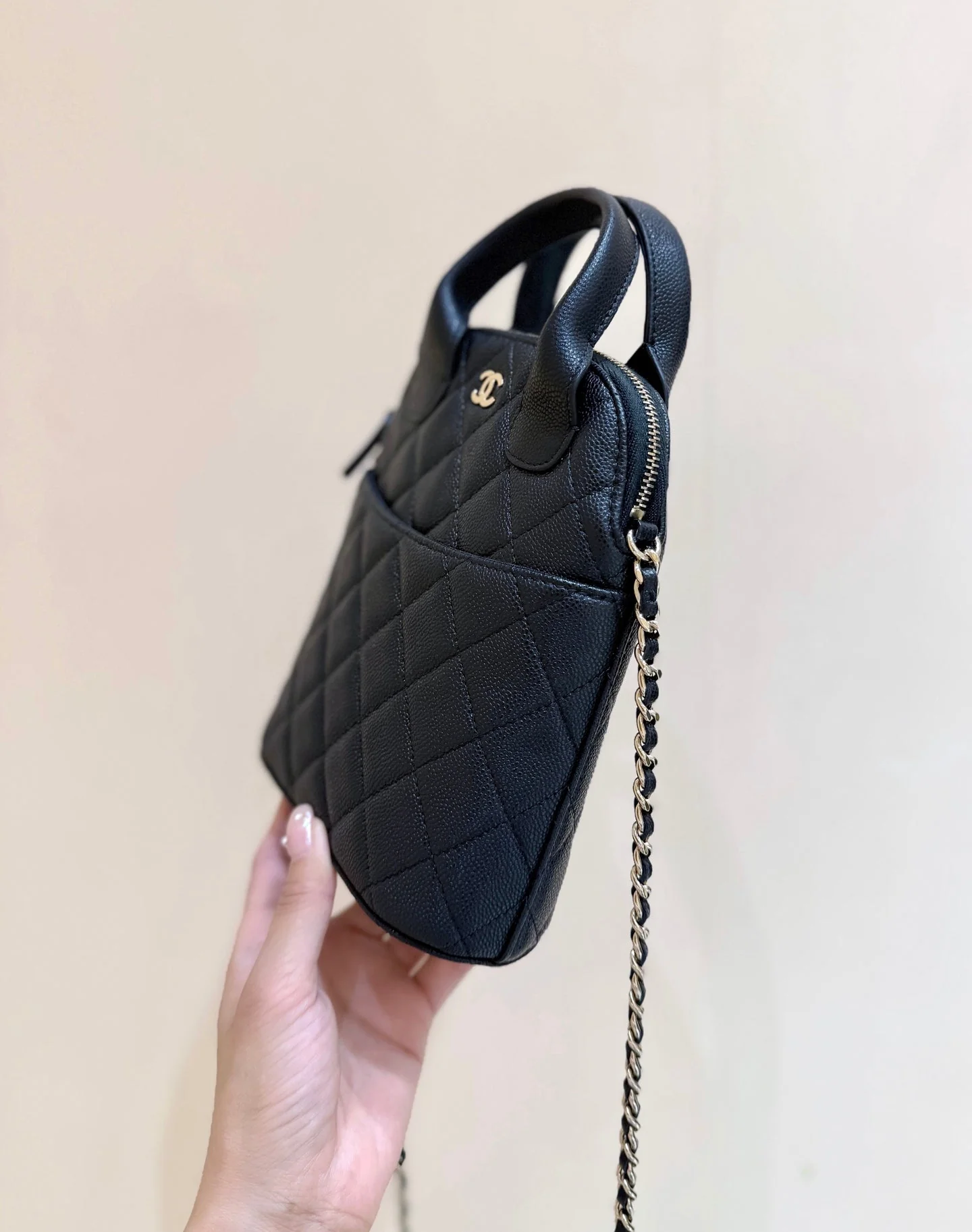 CHANEL 25S CLUTCH WITH CHAIN 18 IN BLACK CALFSKIN GOLD HARDWARE