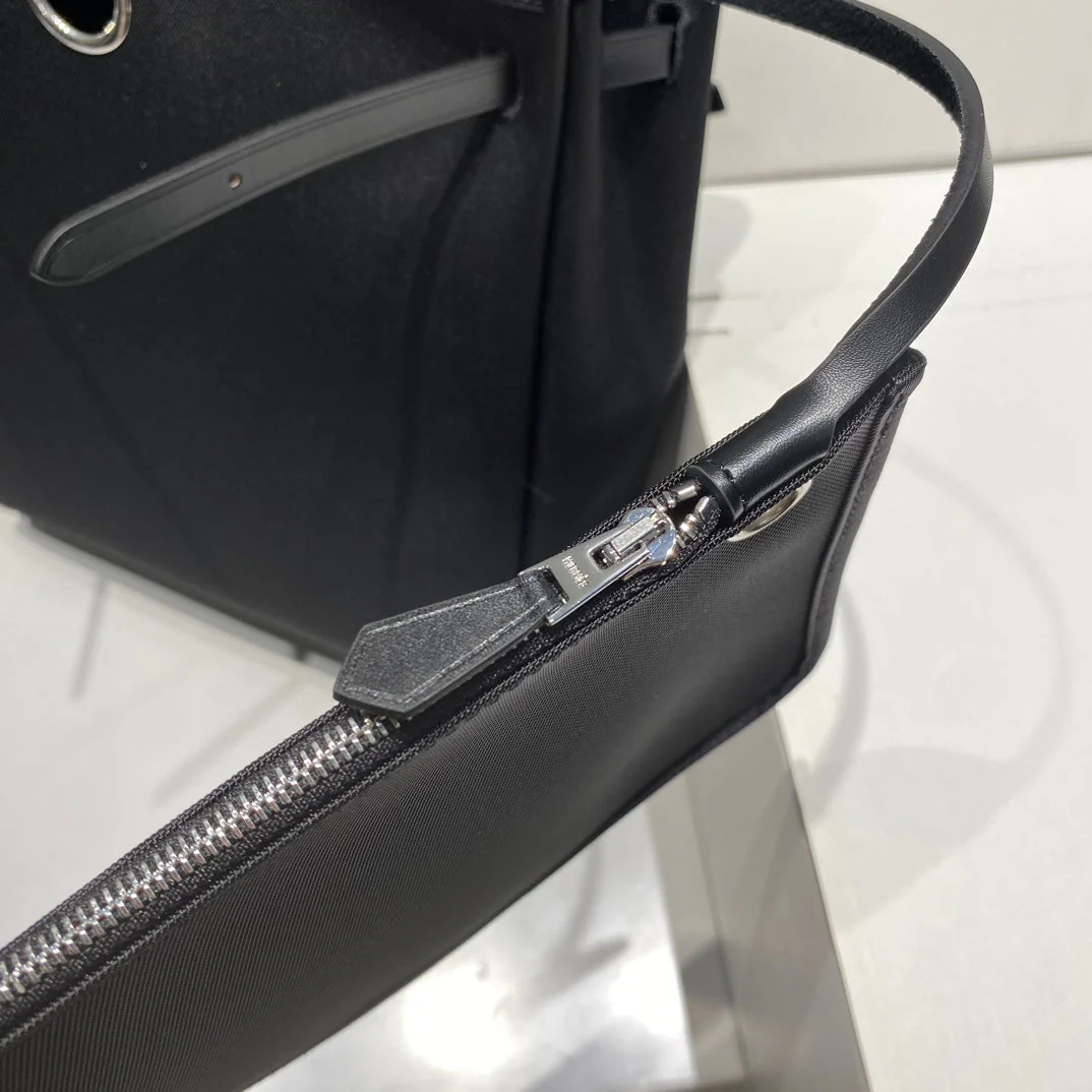 HERBAG A DOS ZIP RETOURNE BACKPACK 29 IN BLACK CANVAS AND CALFSKIN