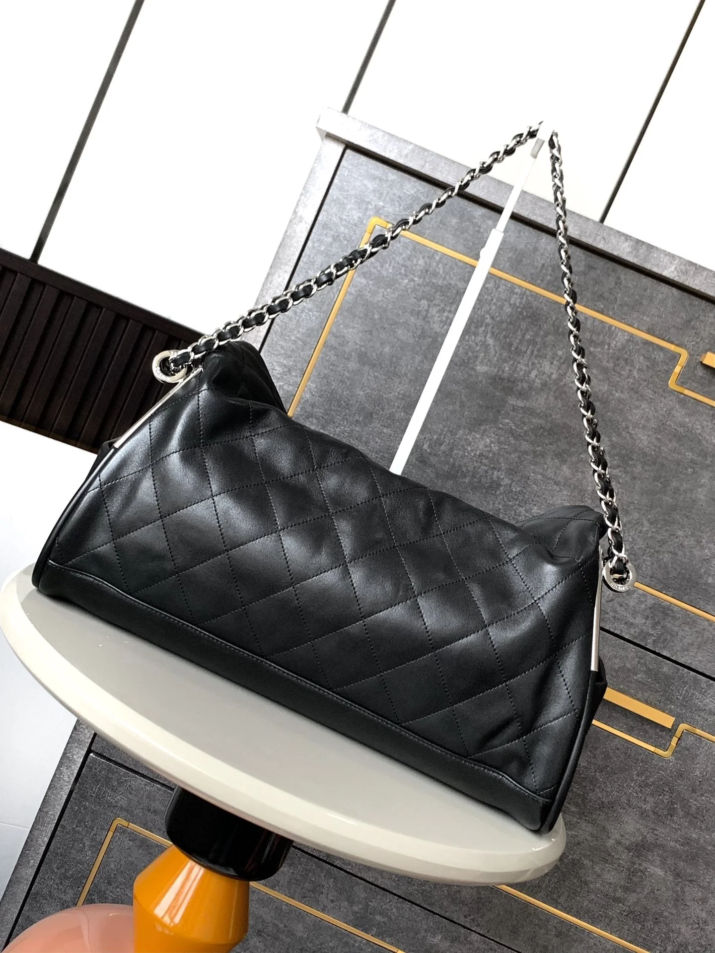 SHOULDER BAG 40 IN BLACK SOFT LAMBSKIN EMBOSSED LOGO SILVER HARDWARE