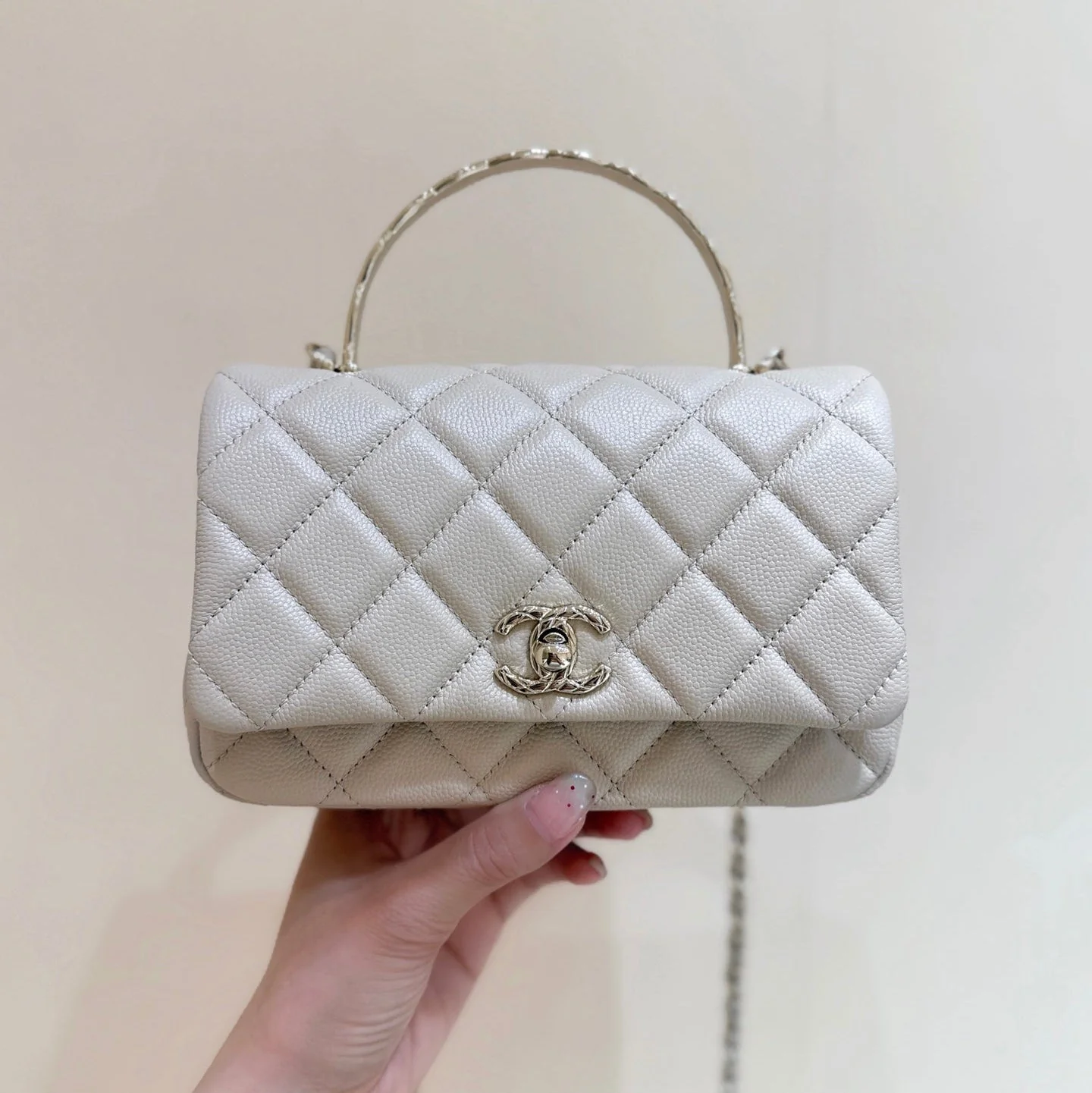 CHANEL 25S COCO CRUSH HANDLE 18 IN NUDE CALFSKIN GOLD HARDWARE