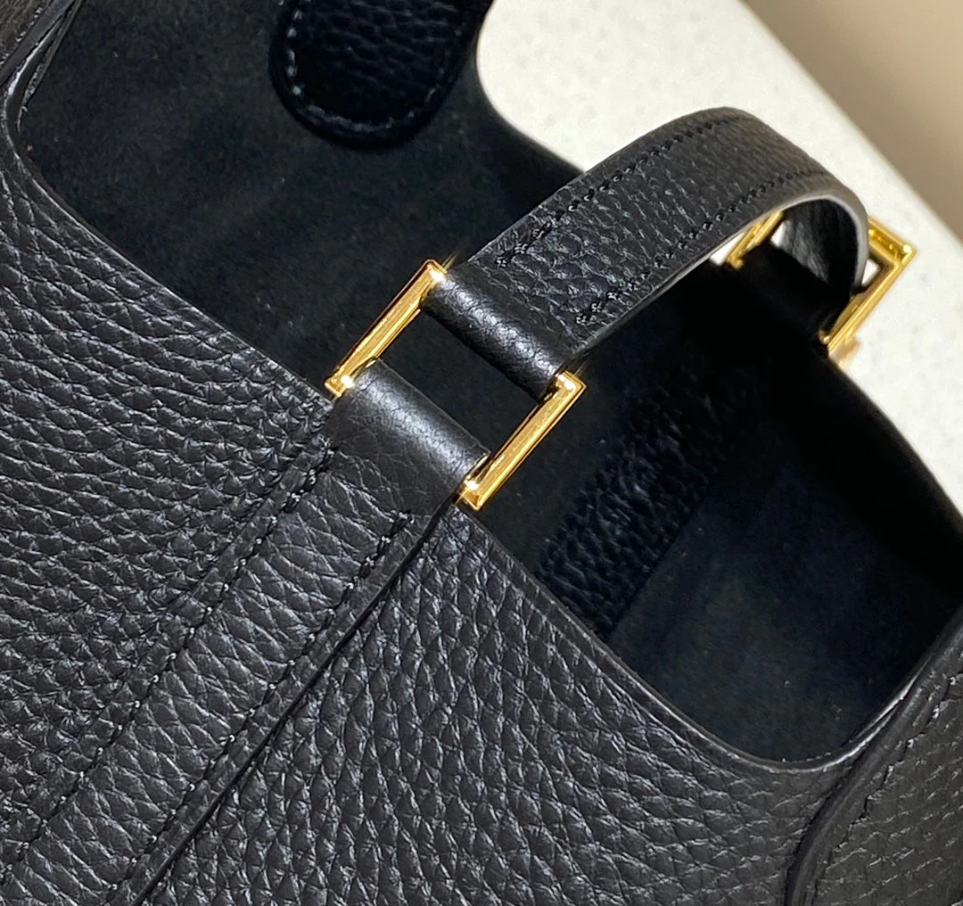 picotin lock 18 black togo ghw