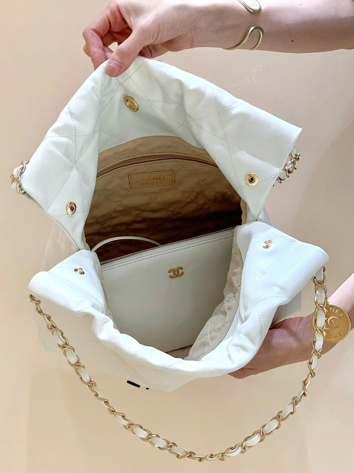 CC HOBO BAG 37 WHITE CC BLACK LAMBSKIN GOLD HARDWARE