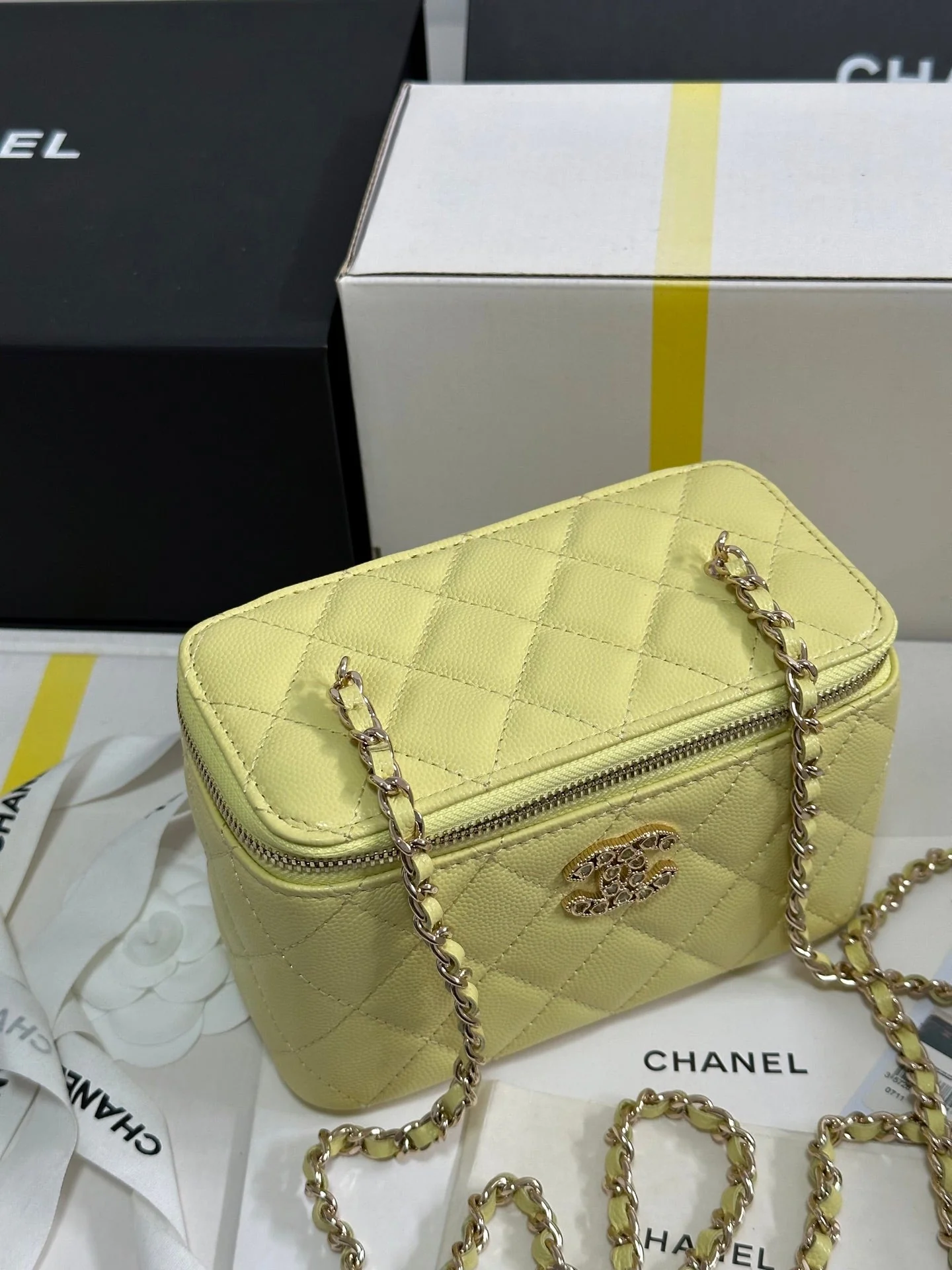 VANITY CASE 17 CRYSTAL STUDDED LOGO IN YELLOW CALFSKIN GOLD HARDWARE