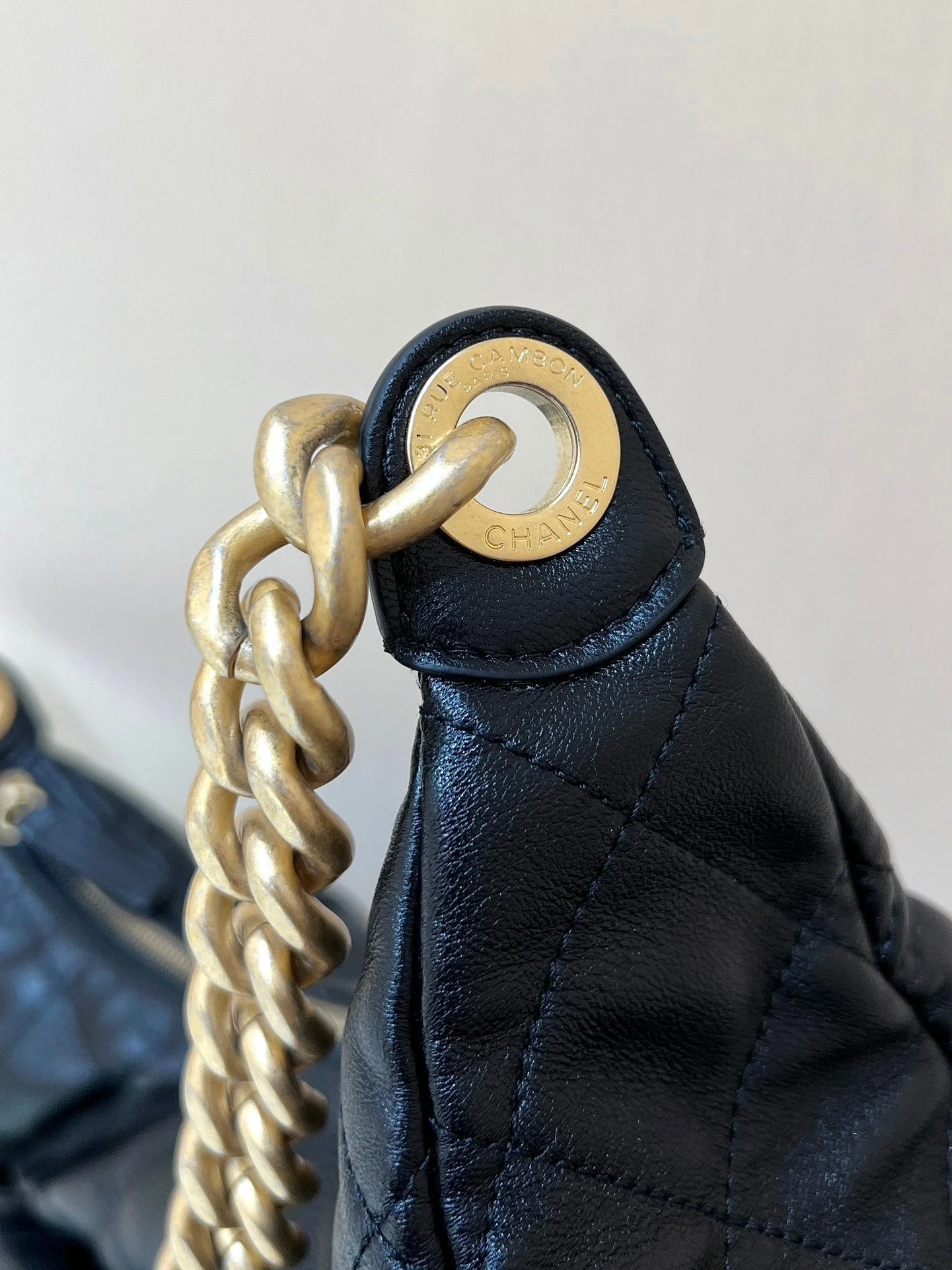 CHANEL QUILTED HOBO CARGO BAG 35 IN BLACK CALFSKIN GOLD CHAIN