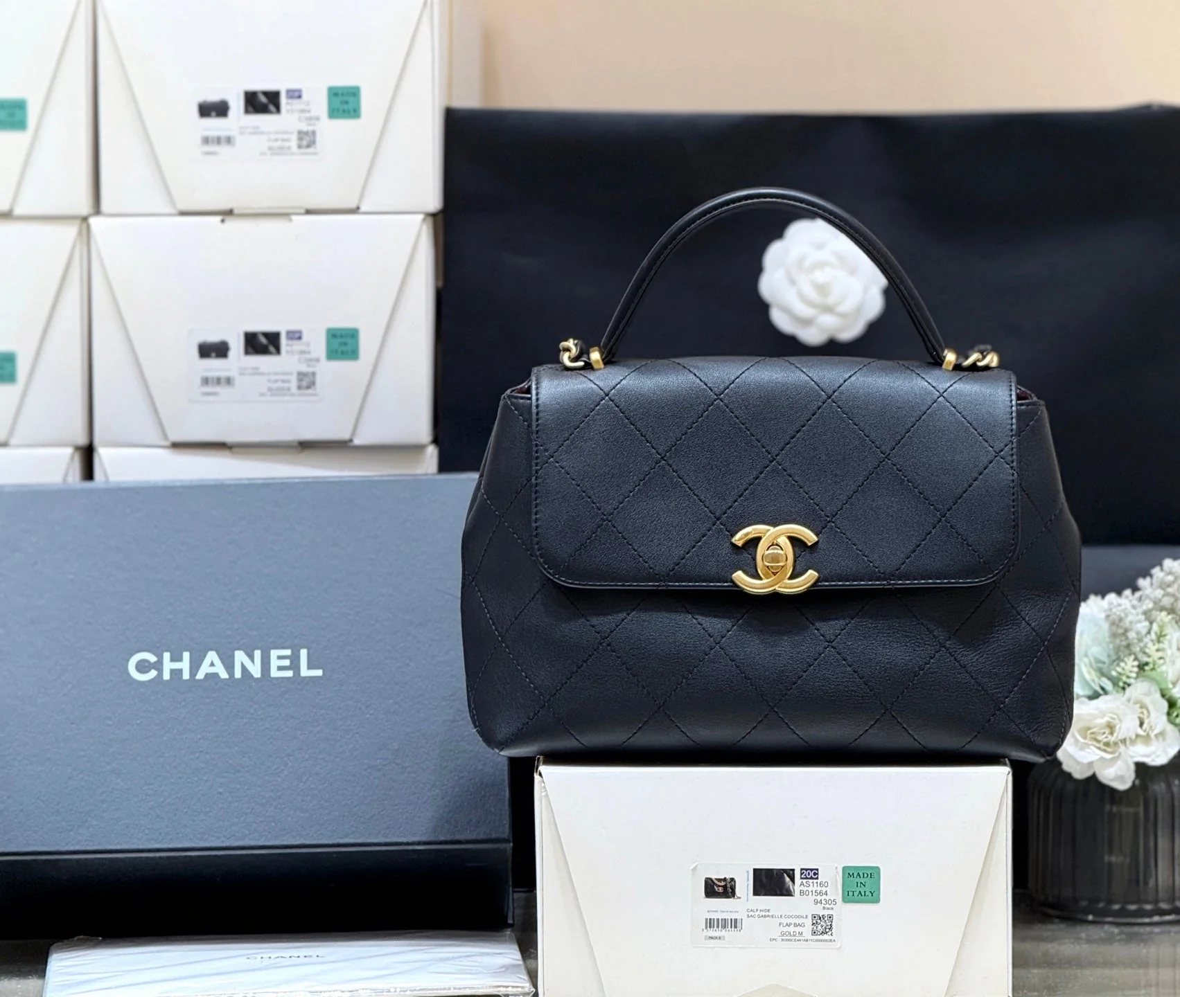 CHANEL 25S MEDIUM FLAP BAG 28 IN BLACK CALFSKIN GOLD HARDWARE