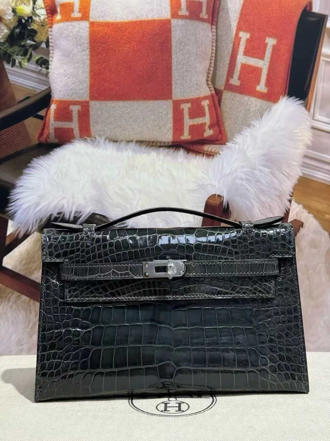 HM KELLY MINI 22 IN BLACK AMERICAN ALLIGATOR SILVER BUCKLE