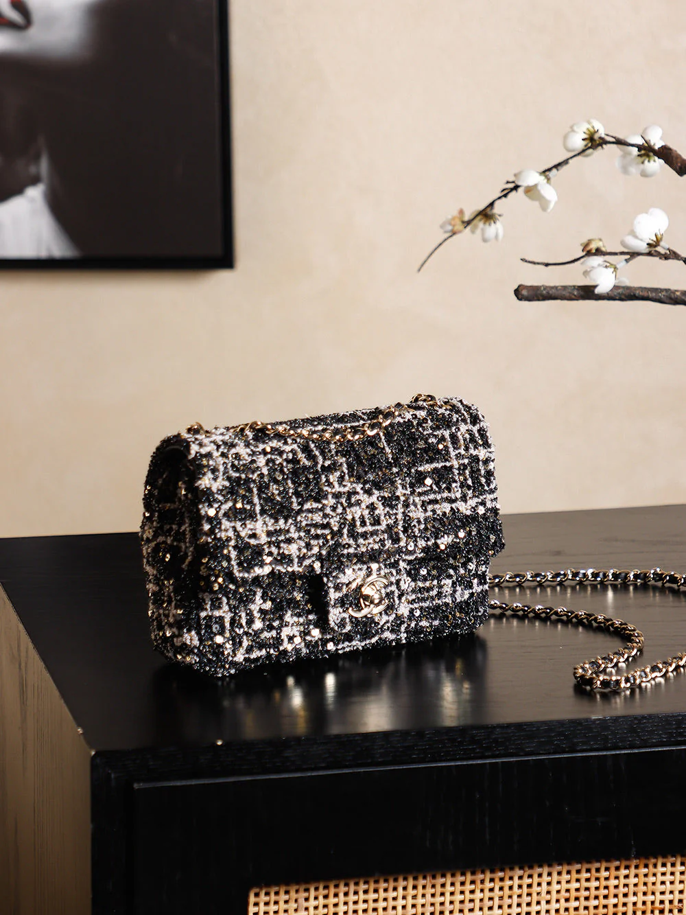 CHANEL 25S FLAP BAG 21 CM IN BLACK SEQUINED TWEED WITH GOLD HARDWARE