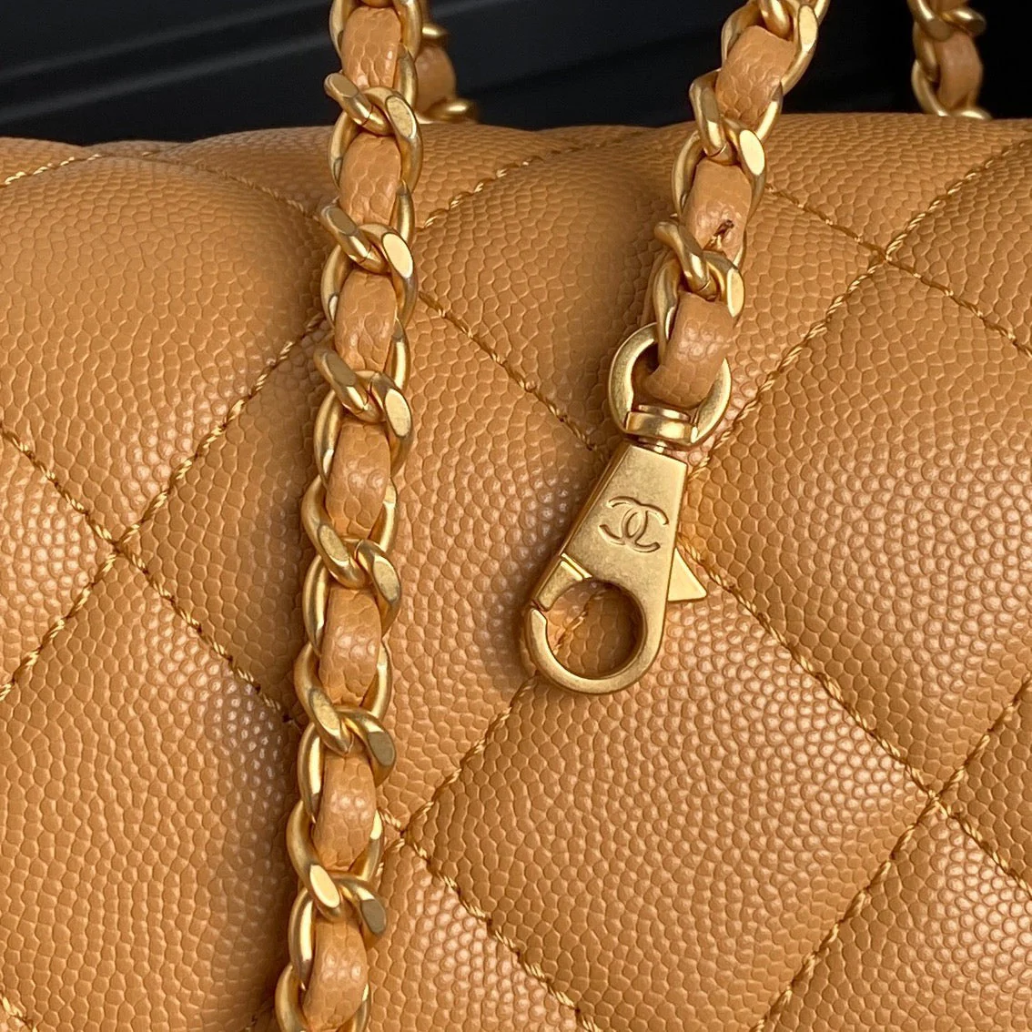 RETRO STYLE FLAP BAG 19 IN RAW SIENNE GRAINED CALFSKIN GOLD HARDWARE