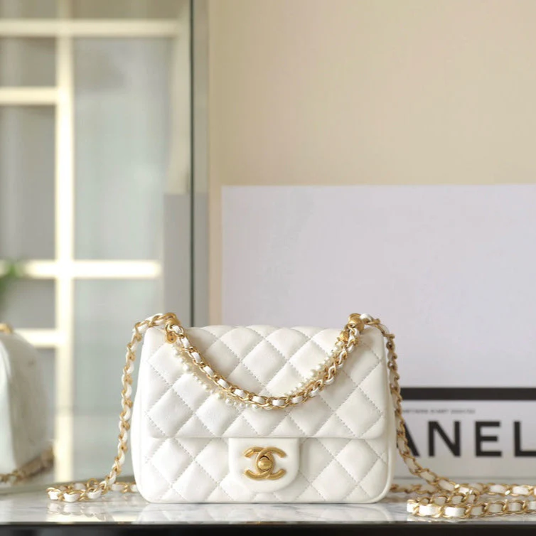 CHANEL 25S FLAP BAG 17 CM IN WHITE LAMBSKIN PEARL STRAP WITH GOLD HARDWARE