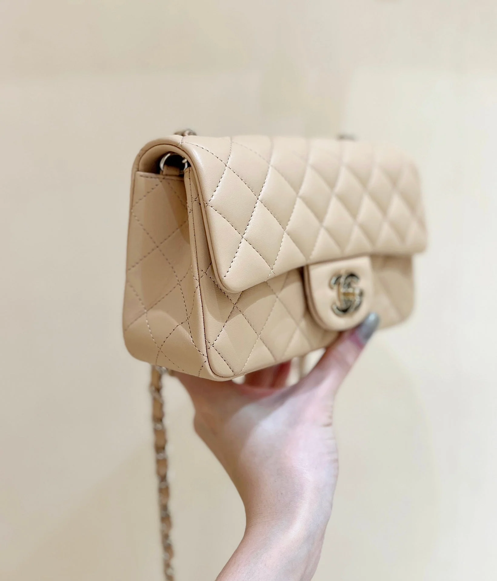 CHANEL 25S FLAP BAG 20 CM IN LIGHT BEIGE LAMBSKIN WITH GOLD HARDWARE