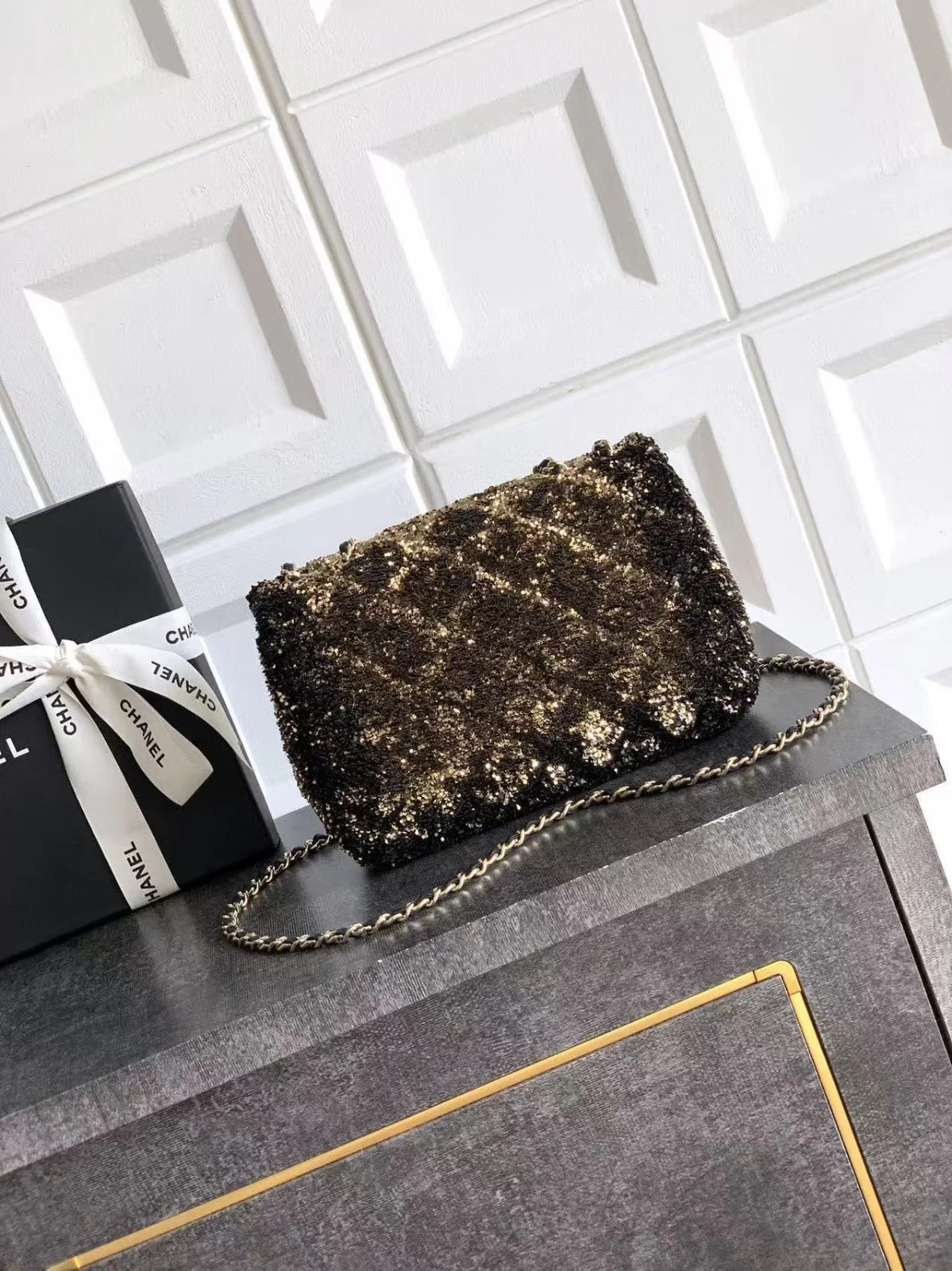 CC 20 SEQUINS FLAP BAG IN BLACK MIX BROWN