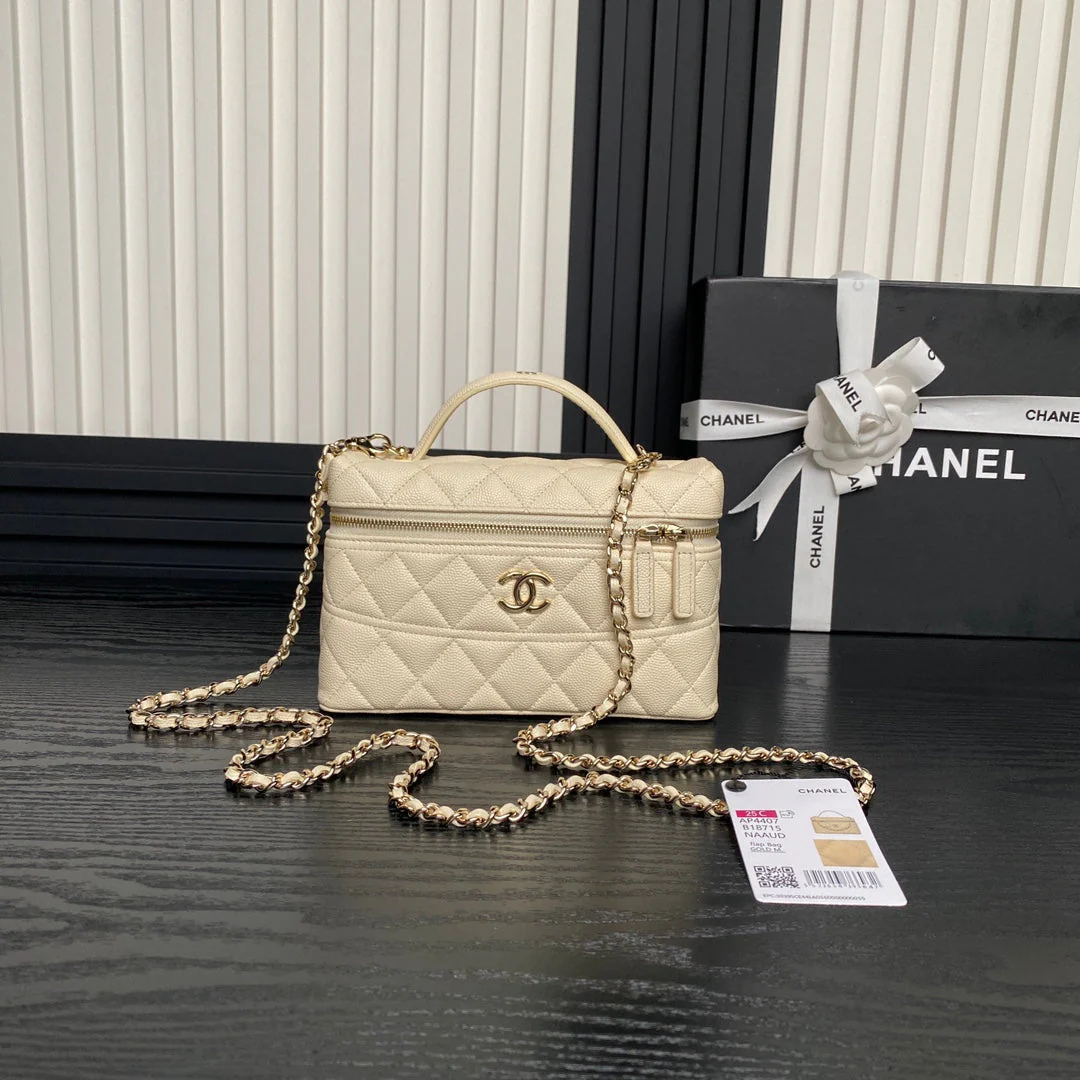 COSMETIC BAG 19 IN CREAM GRAINED CALFSKIN GOLD HARDWARE