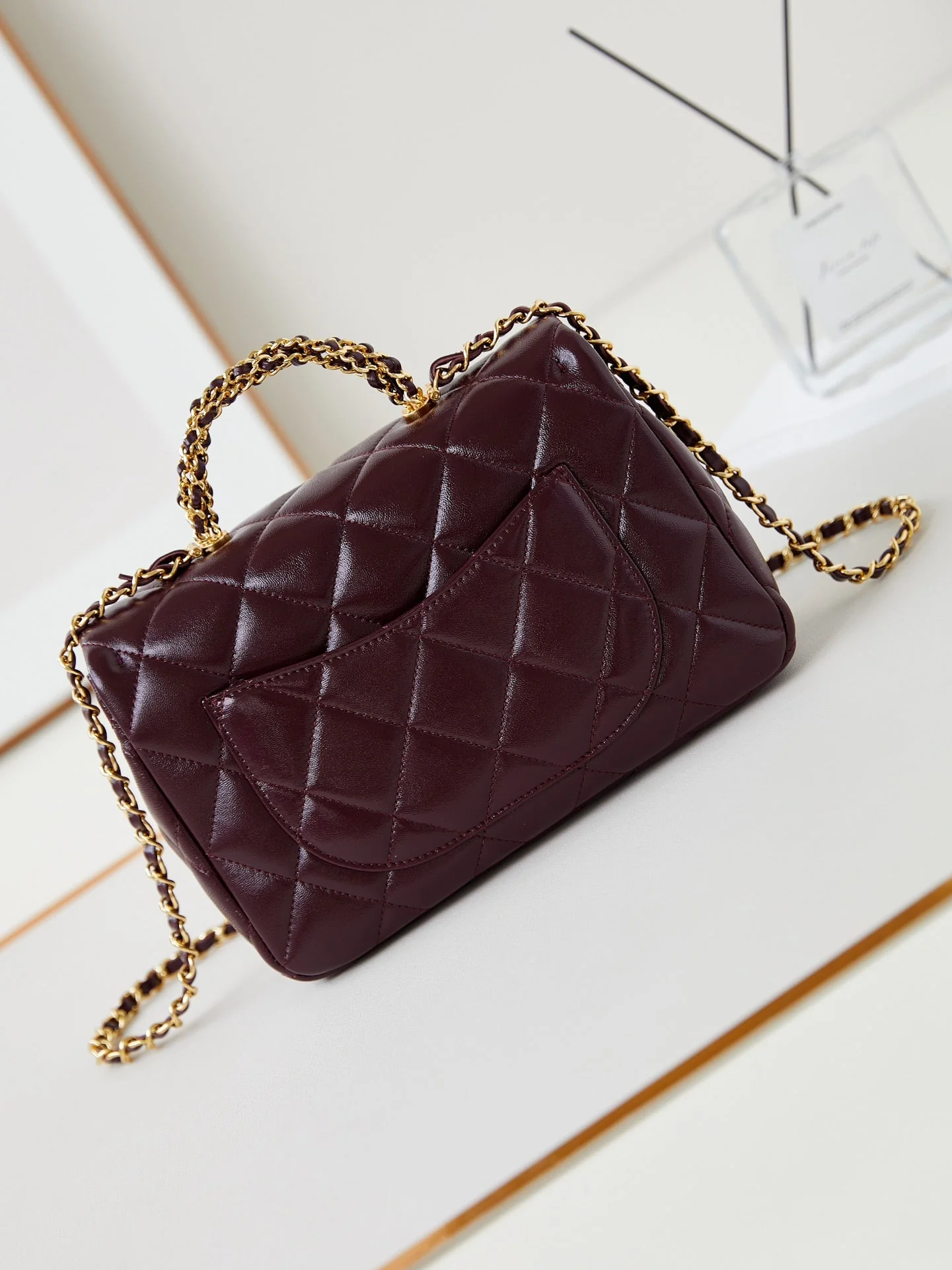 FLAP BAG WITH TOP HANDLE 25 IN WINE RED OIL-WAX LAMBSKIN GOLD HARDWARE