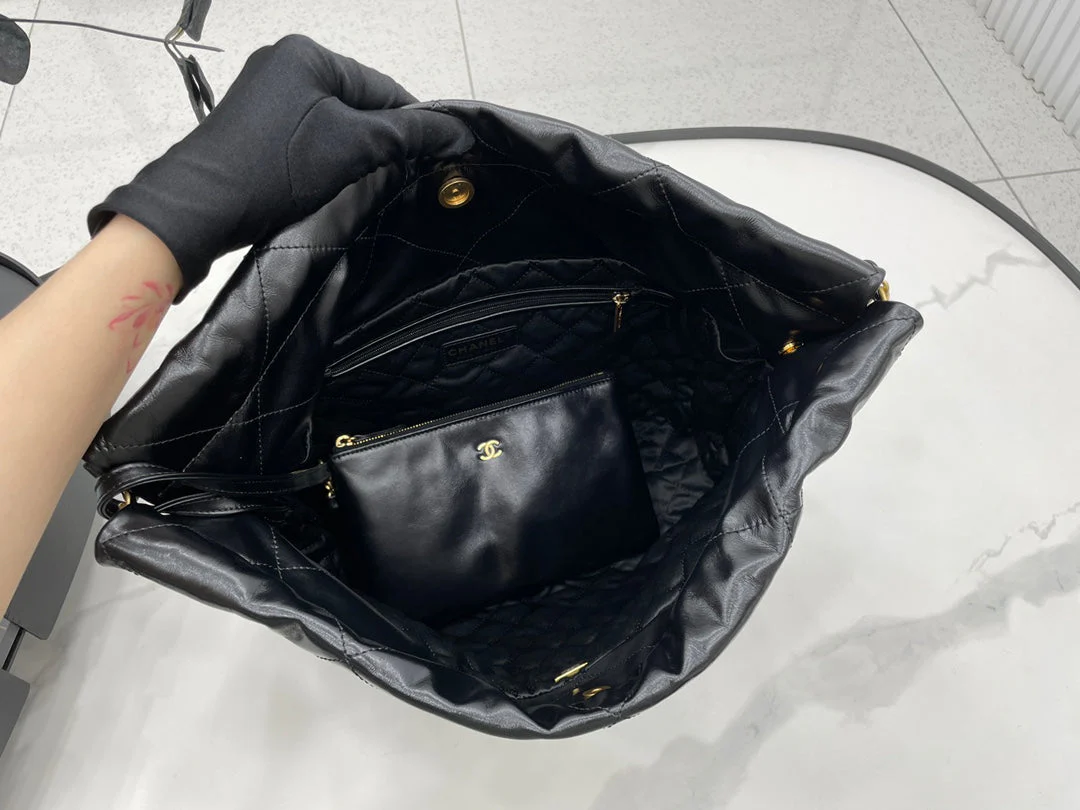 CC LARGE 42 HANDBAG IN BLACK CALFSKIN GOLD HARDWARE