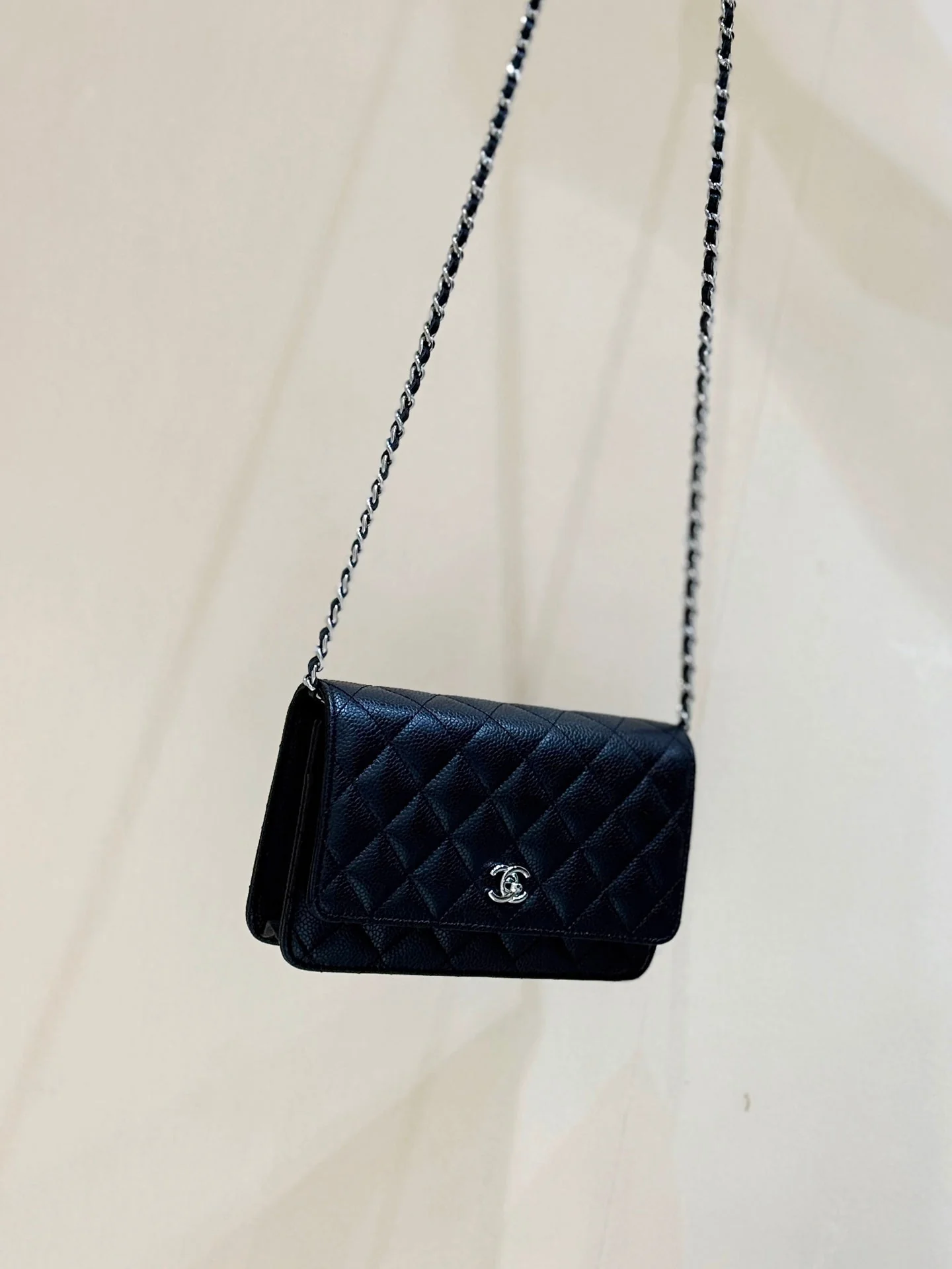 CHANEL 25S MINI FLAP BAG 19 IN BLACK CALFSKIN GOLD HARDWARE