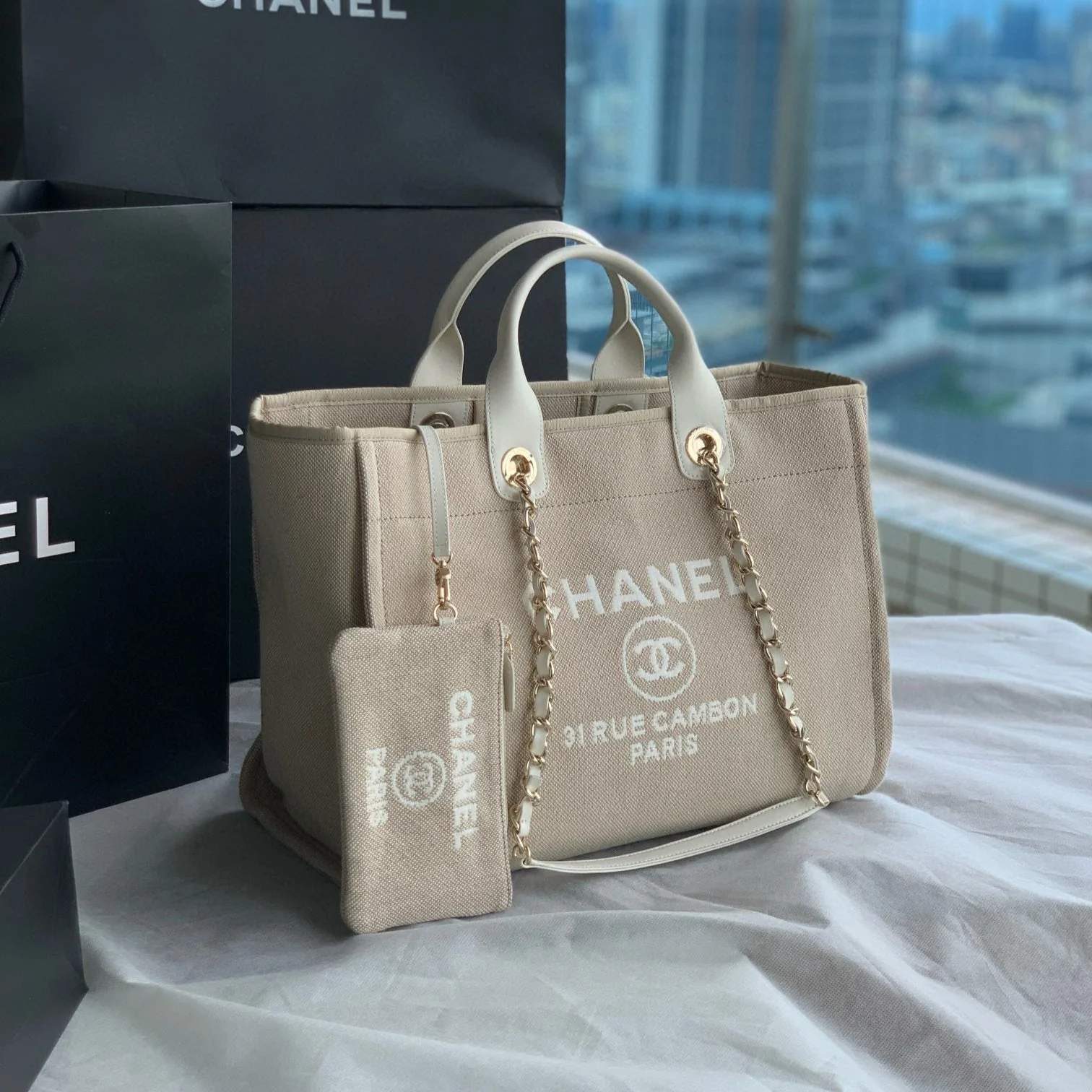 SHOPPING BAG 38 IN BEIGE AND WHITE CANVAS