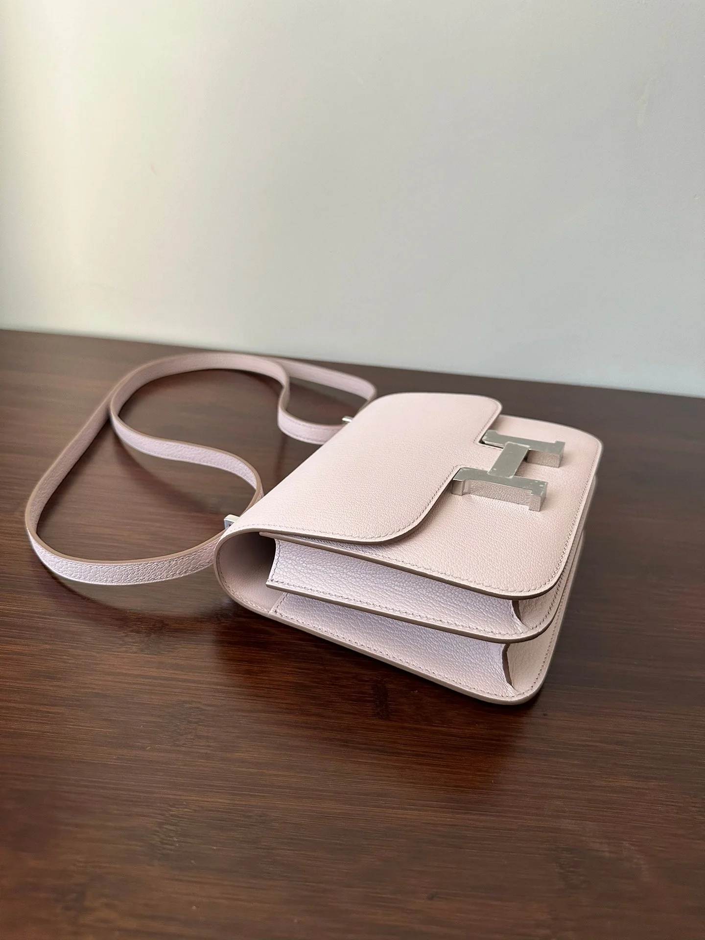 CONSTANCE 18 LIGHT PINK CHEVRE SILVER HARDWARE