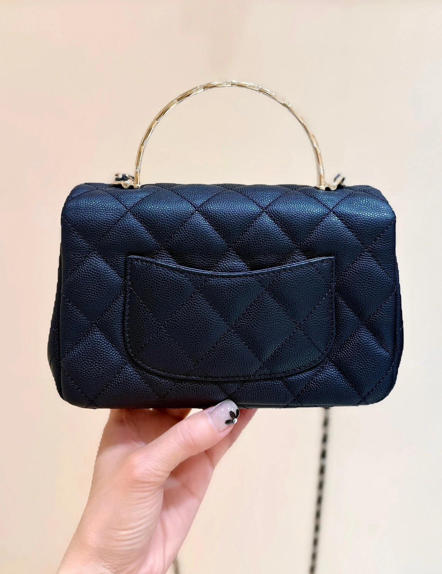 CHANEL 25S COCO CRUSH HANDLE 18 IN BLACK CALFSKIN GOLD HARDWARE