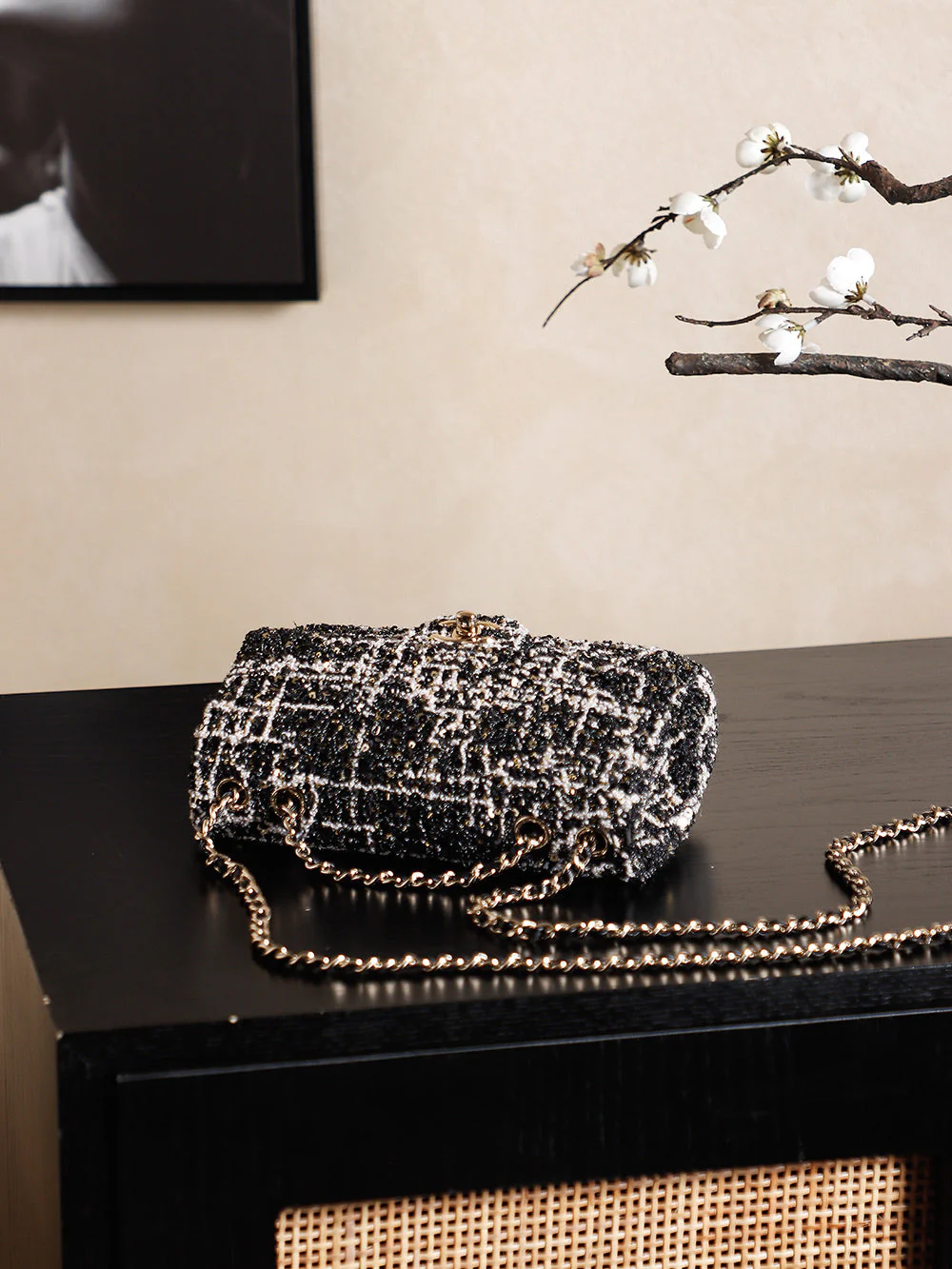 CHANEL 25S FLAP BAG 21 CM IN BLACK SEQUINED TWEED WITH GOLD HARDWARE
