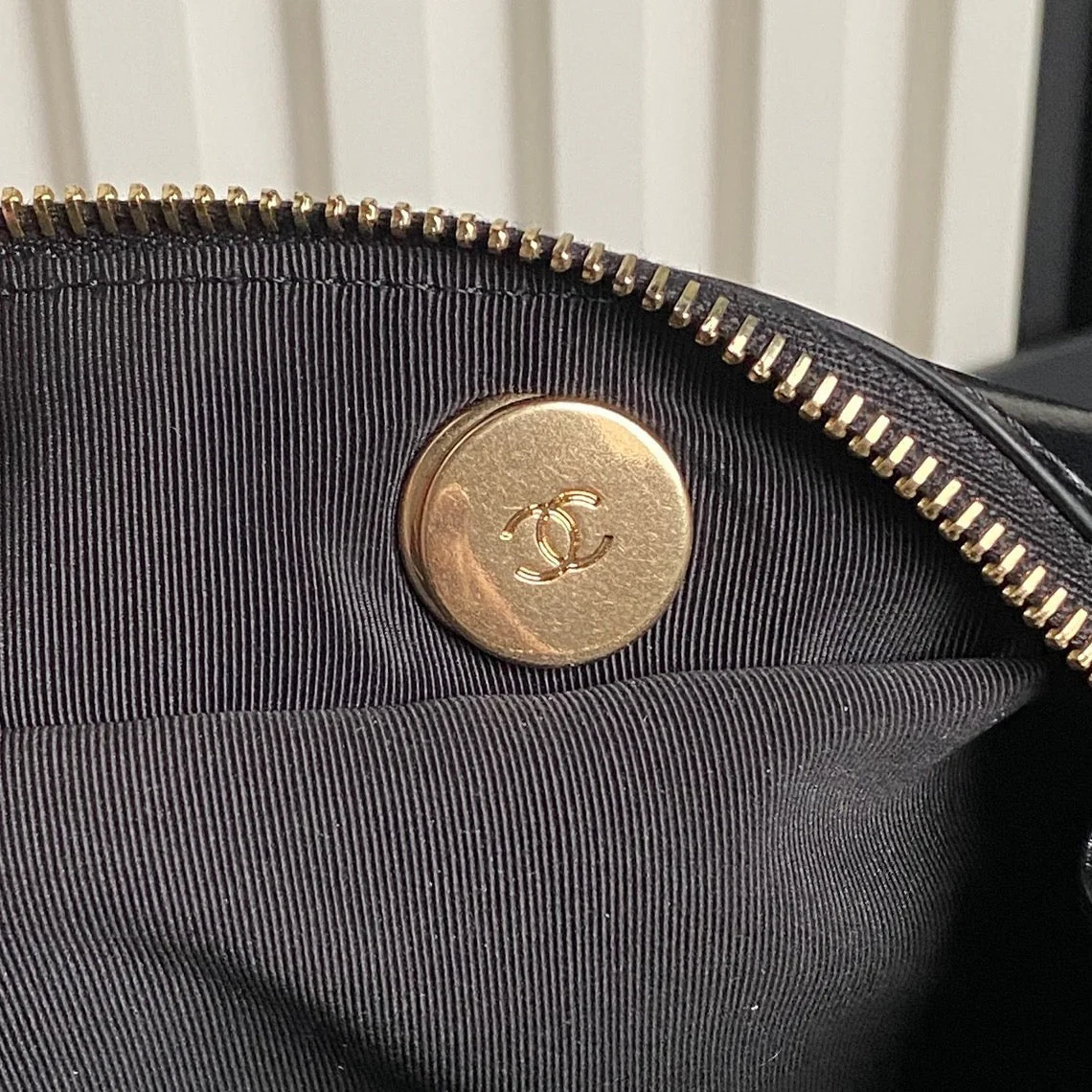 BOWLING BAG 29 IN BLACK SHINY CALFSKIN GOLD HARDWARE