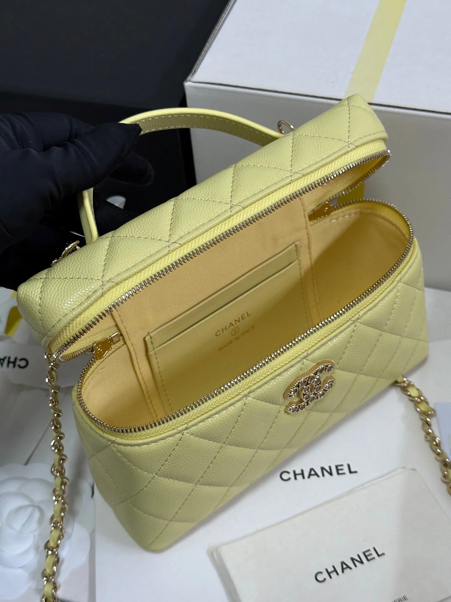 STRASS VANITY QUILTED CASE 19 IN YELLOW CALFSKIN WITH GOLD METALLIC