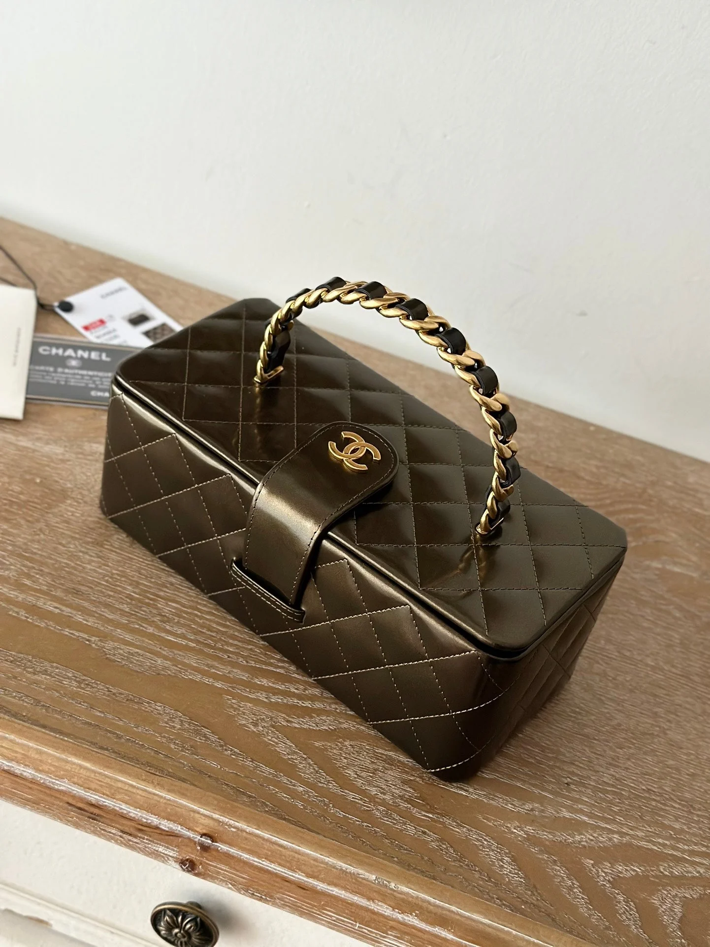 VINTAGE COSMETIC BAG 22 IN MIKADO SHINY CALFSKIN GOLD HARDWARE