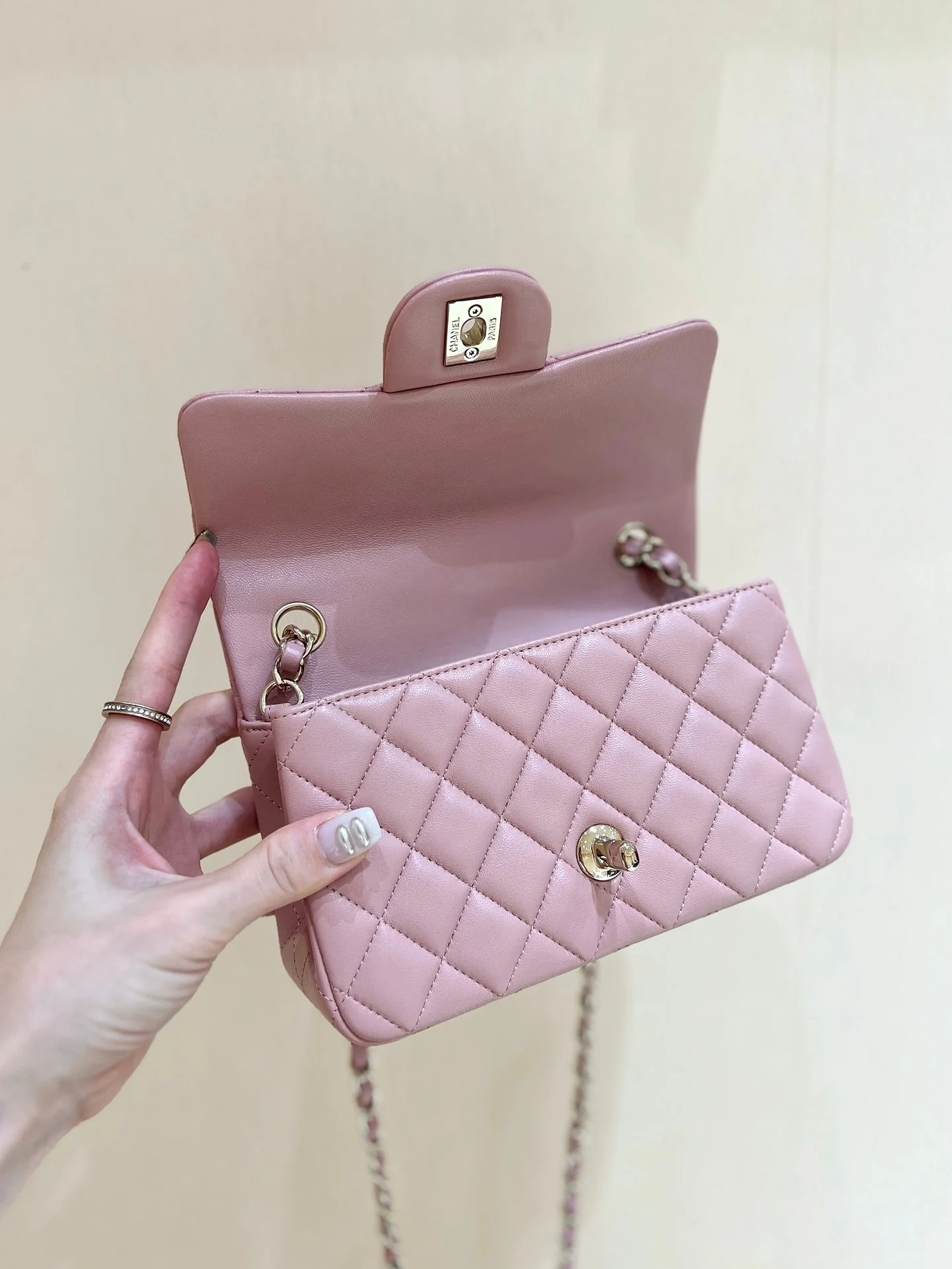 CHANEL 25S FLAP BAG 20 CM IN LIGHT PINK LAMBSKIN WITH GOLD HARDWARE