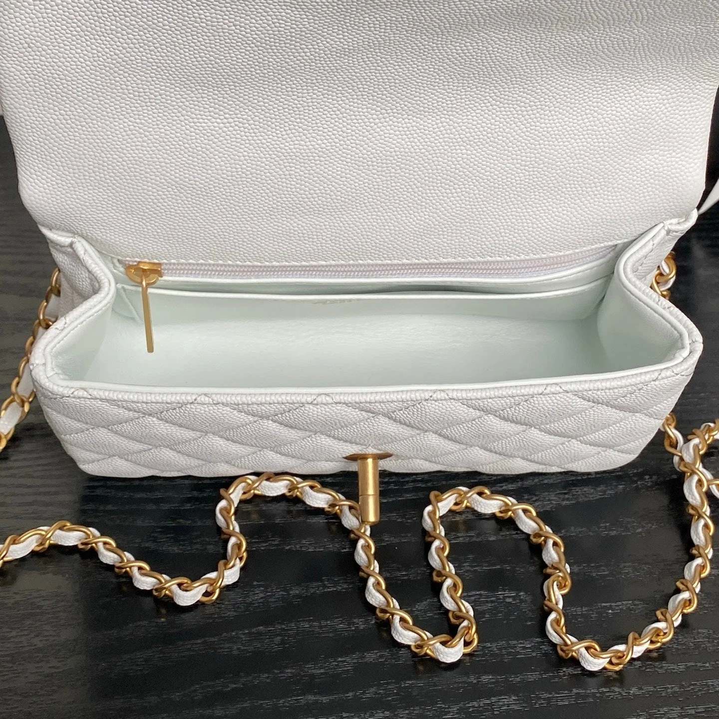 CHANEL 25S FLAP BAG 19 IN WHITE CALFSKIN GOLD HARDWARE