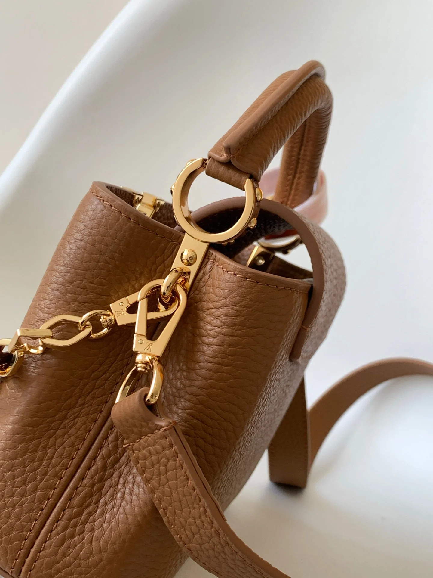 LV 25S CAPUCINES BAG 21 IN TAN CALFSKIN GOLD HARDWARE