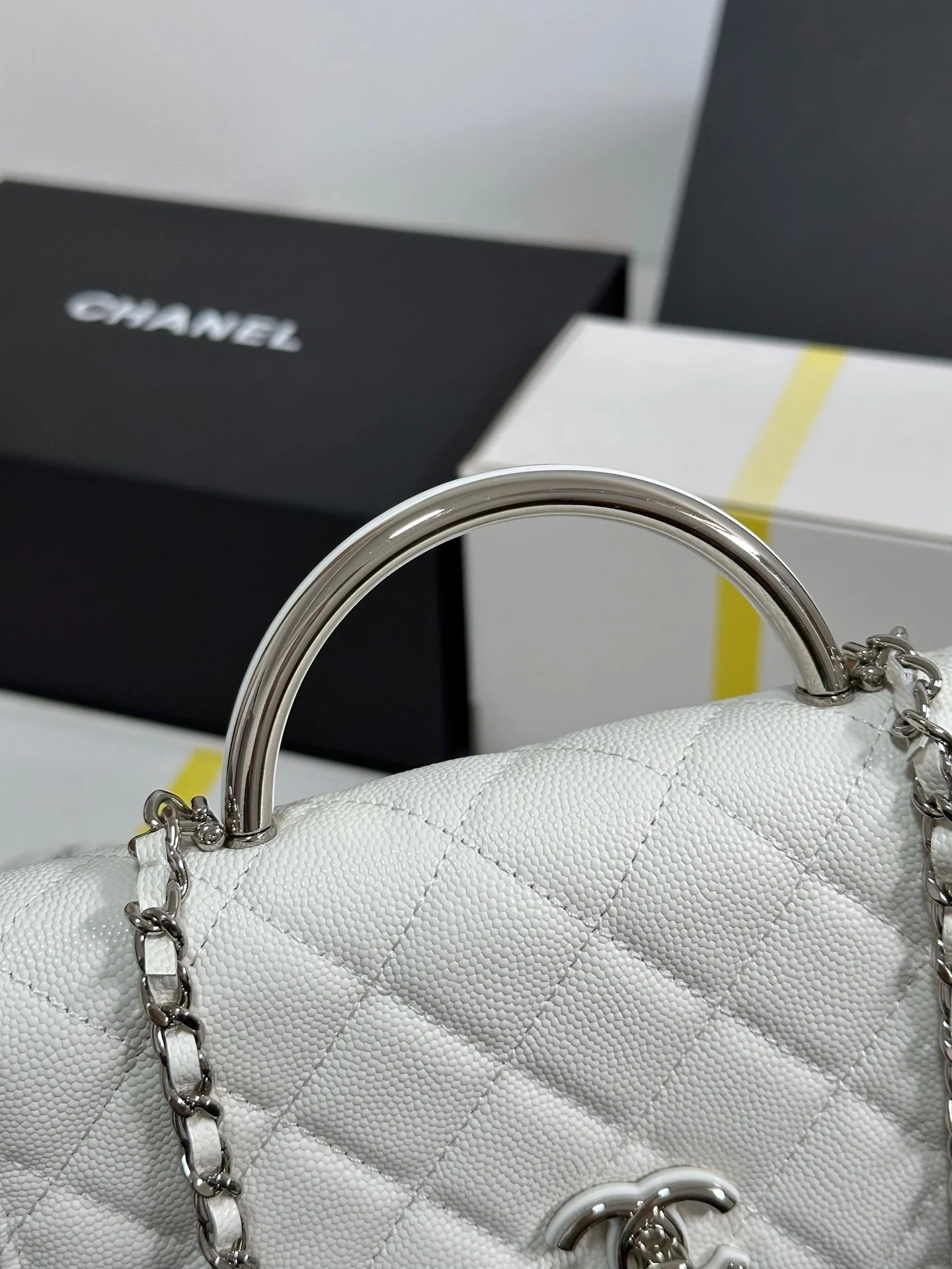 FLAP BAG WITH SILVER-TONE HANDLE 19 IN WHITE CAVIAR SKIN