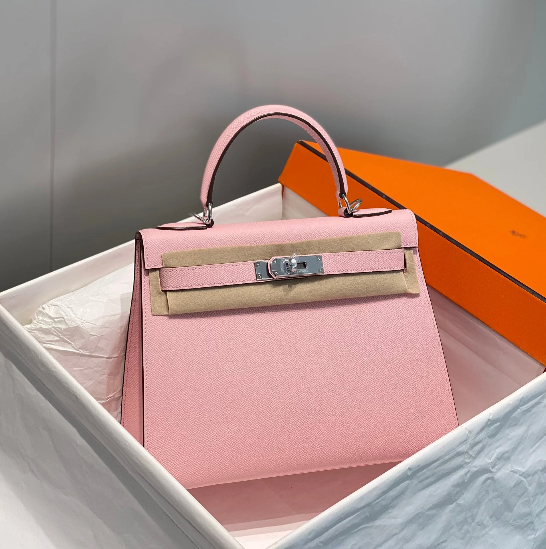 KELLY 28CM IN ROSE SAKURA SWIFT CALFSKIN SILVER HARDWARE