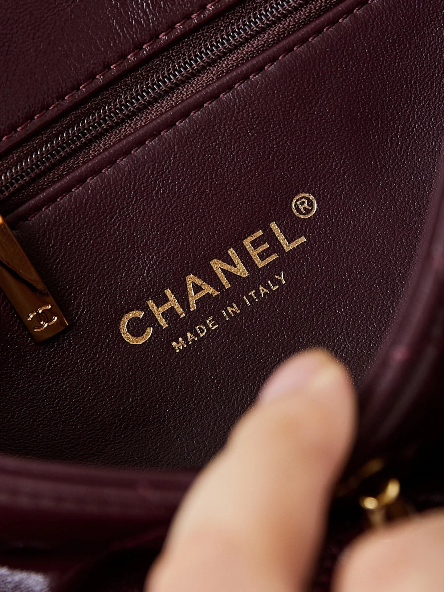 FLAP BAG WITH TOP HANDLE 25 IN WINE RED OIL-WAX LAMBSKIN GOLD HARDWARE