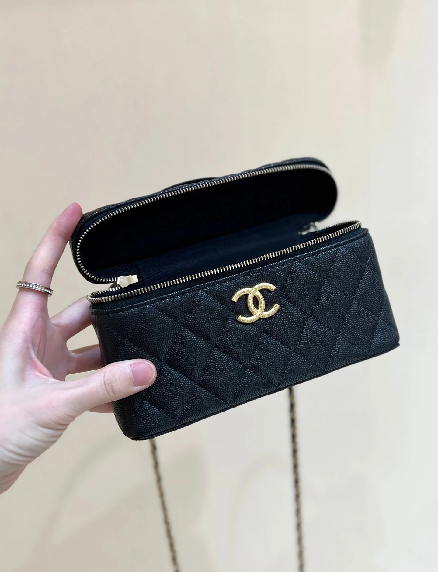 CHANEL 25S VANITY CASE 19 IN BLACK CALFSKIN GOLD HARDWARE