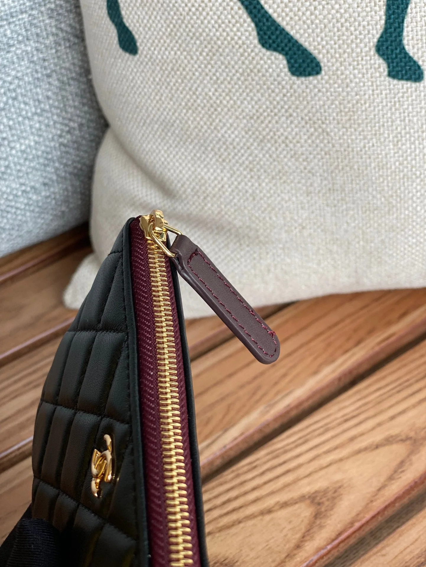 CC CLASSIC SMALL 15 ZIPPED POUCH IN BLACK CALFSKIN