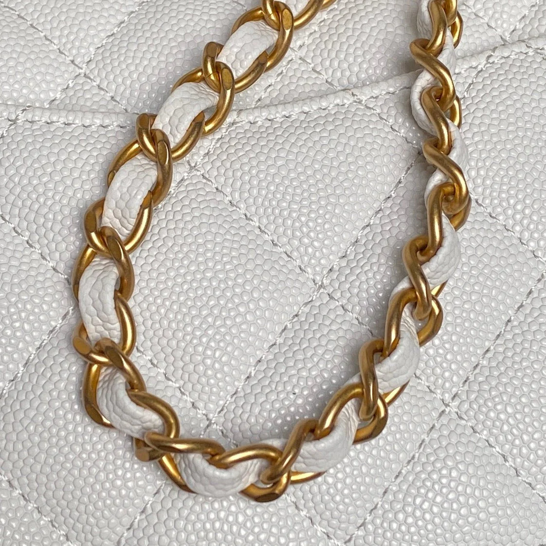 CHANEL 25S FLAP BAG 19 IN WHITE CALFSKIN GOLD HARDWARE