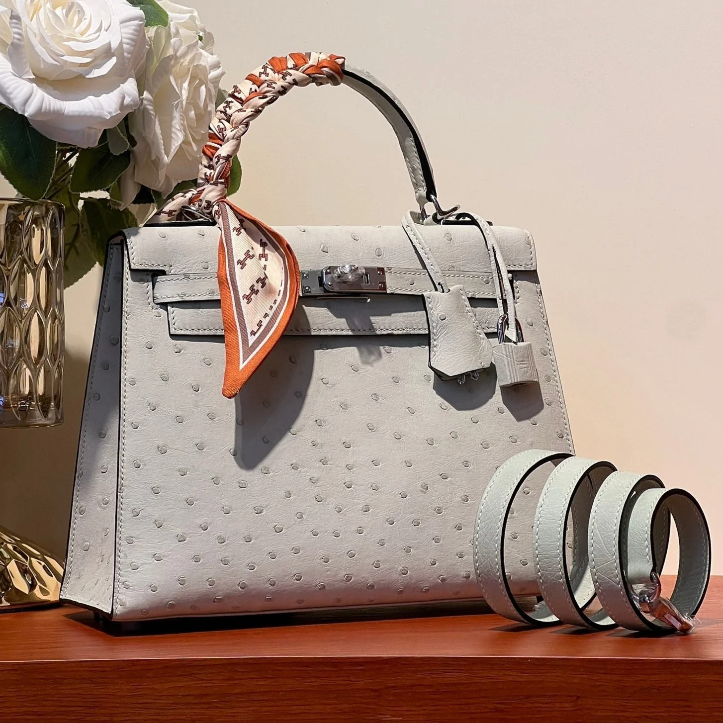KELLY SELLIER 25 BAG IN PALE GRAY OSTRICH LEATHER WITH SILVER HARDWARE