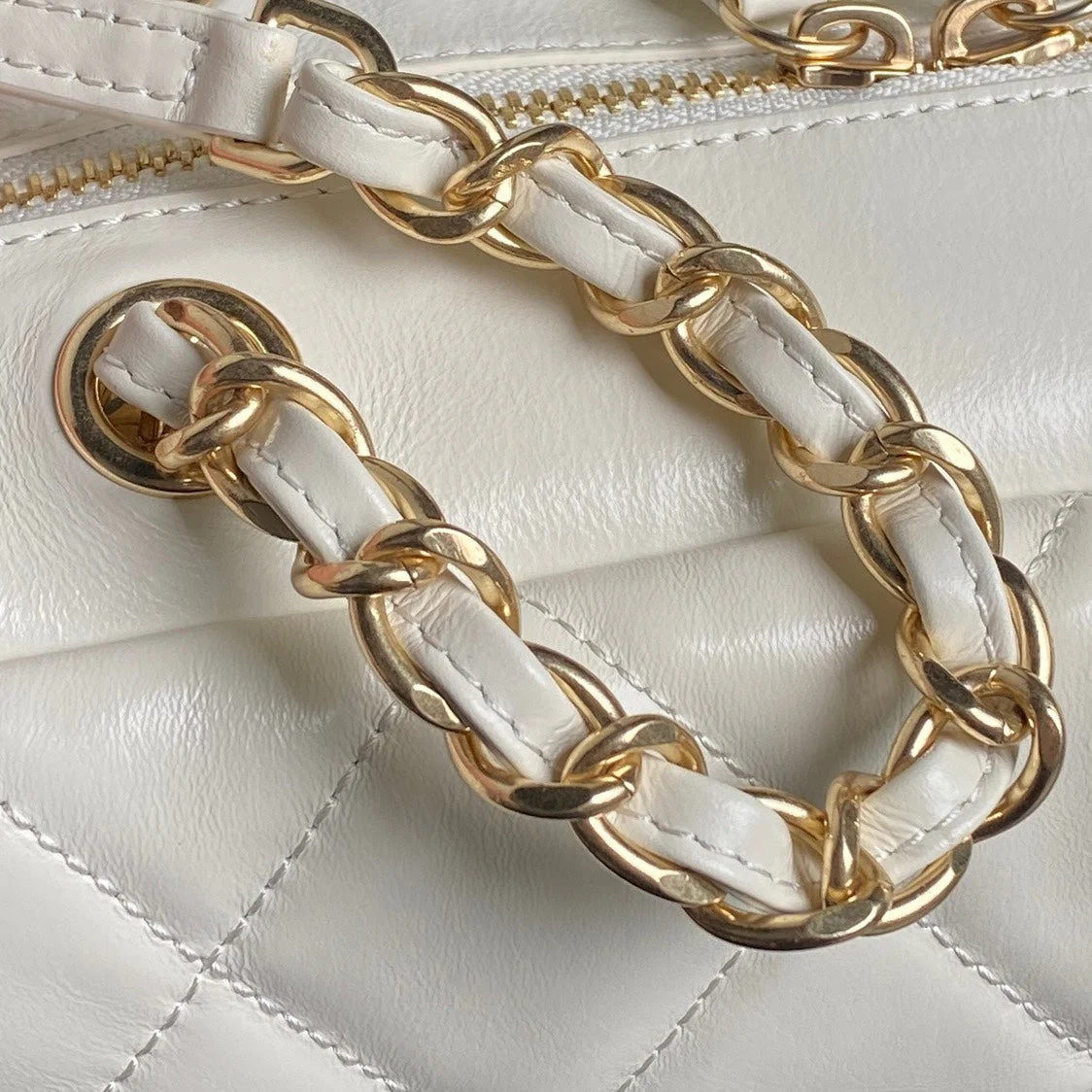 BOWLING BAG 29 IN OFF-WHITE CALFSKIN GOLD HARDWARE