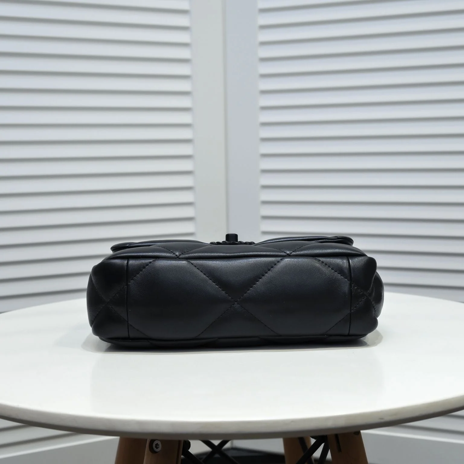 19 FLAP BAG 26CM ALL BLACK