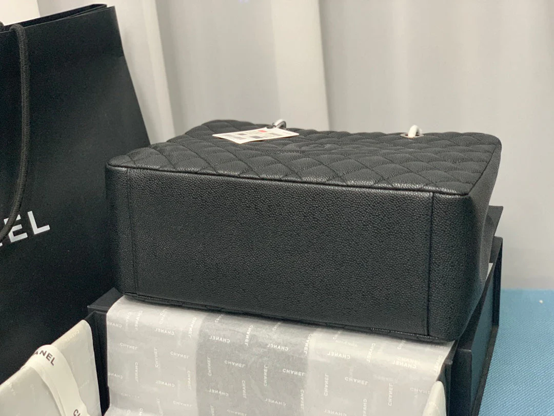 CHANEL 25S MEDALLION TOTE 33 CM IN BLACK CAVIAR WITH SILVER HARDWARE