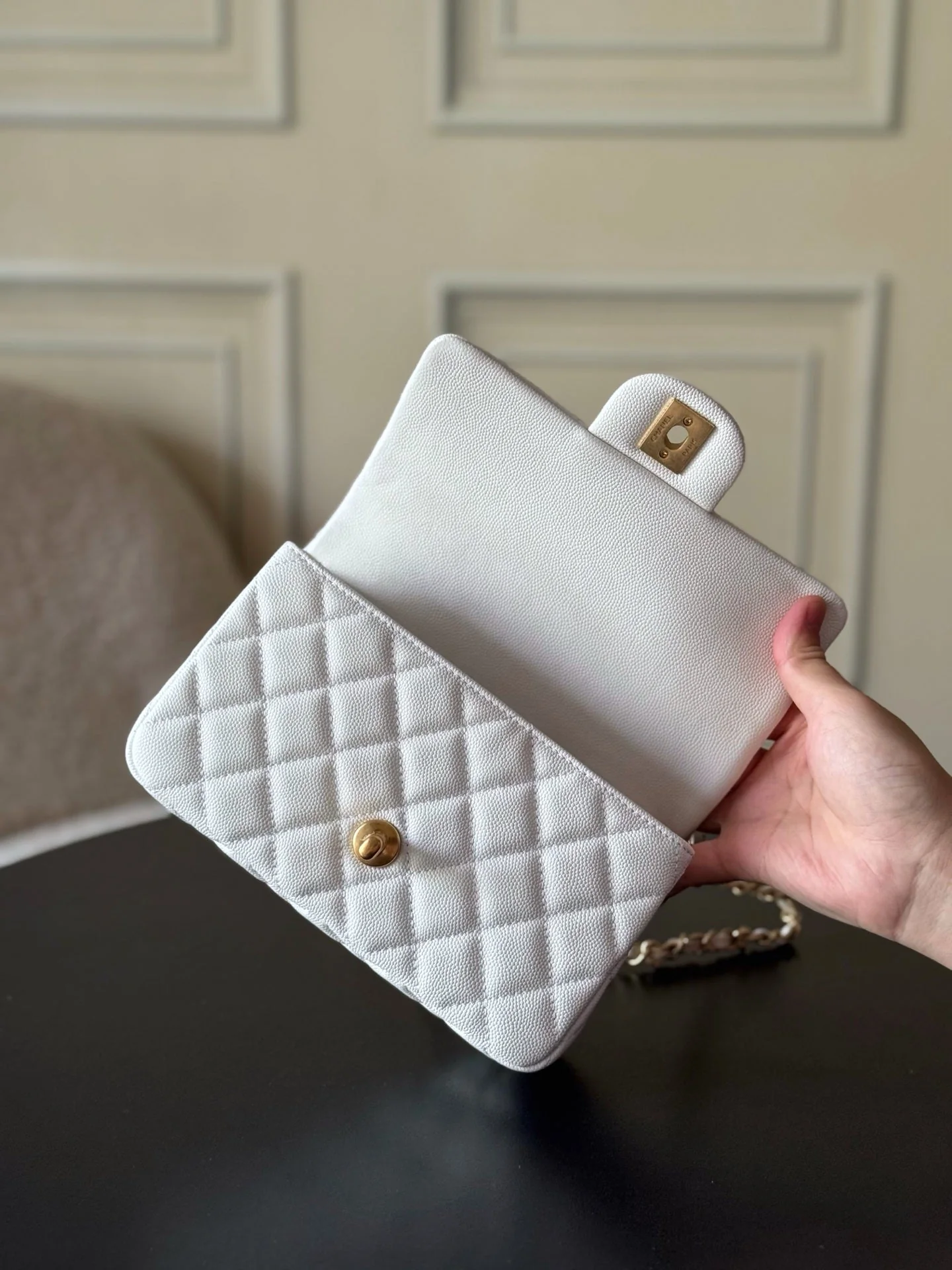 CHANEL 25S FLAP BAG 20 CM IN WHITE CAVIAR LEATHER WITH GOLD HARDWARE