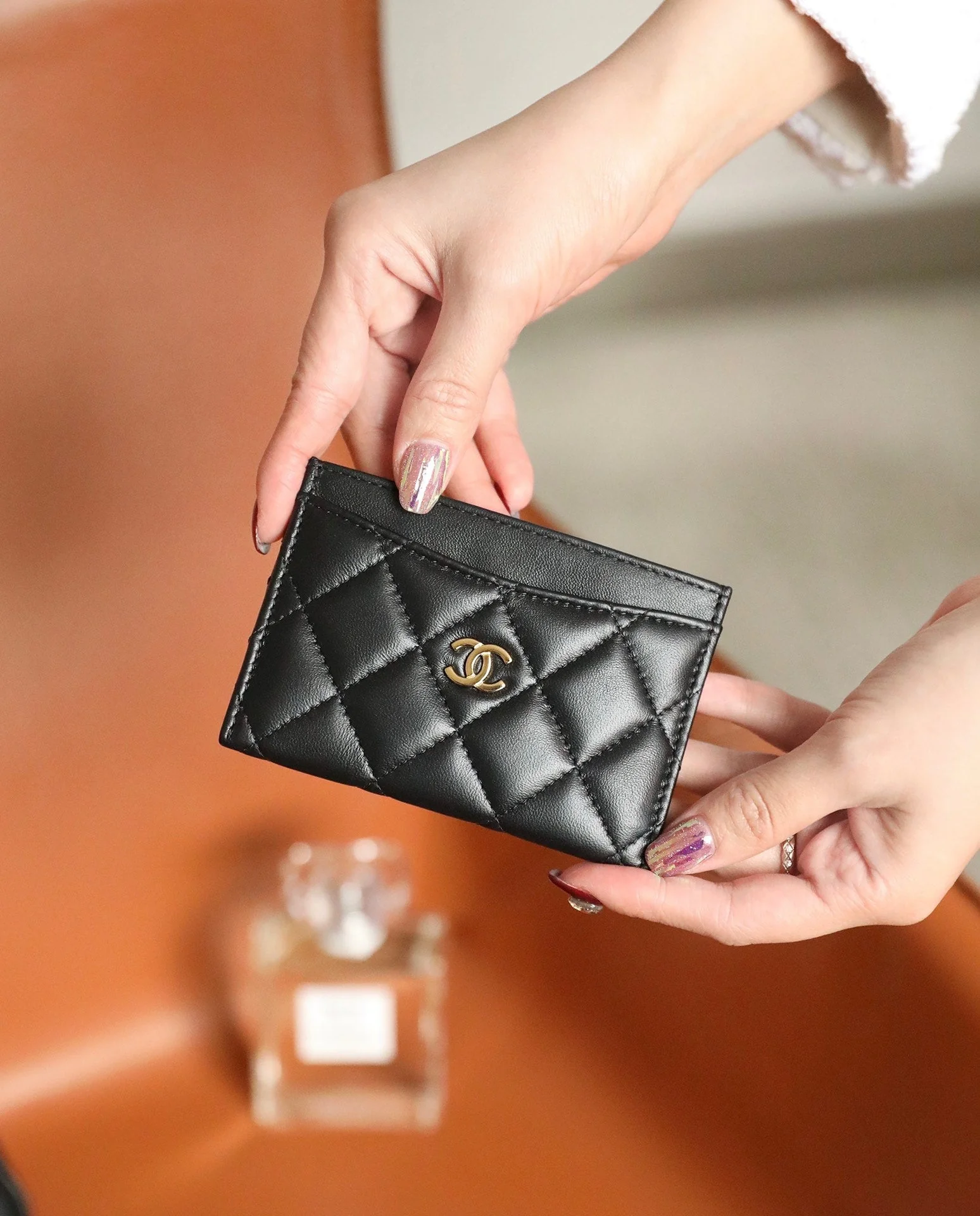 CC CARD HOLDER 11 BLACK CALFSKIN GOLD ICON