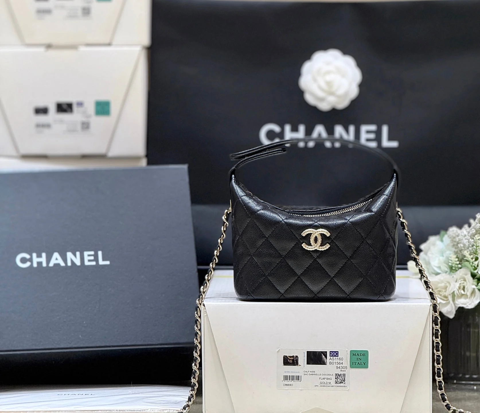 CHANEL 25S HOBO BAG 21 IN BLACK GRAINED CALFSKIN EMBELLISHED LOGO