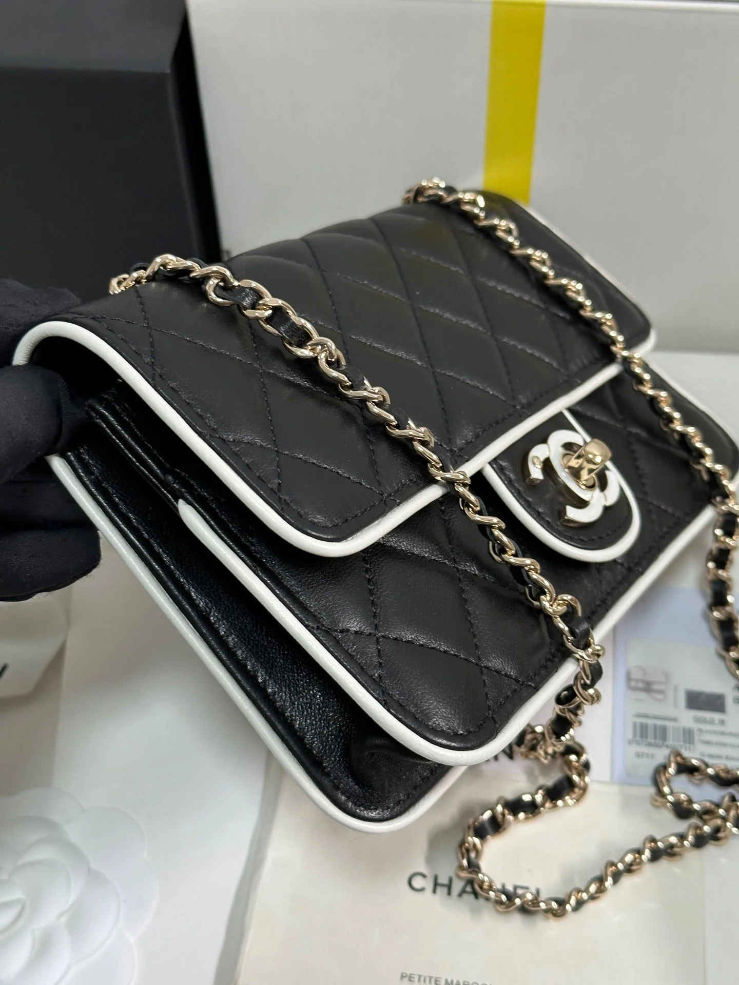 QUILTED FLAP BAG WITH WHITE TRIM 19 IN BLACK LAMBSKIN