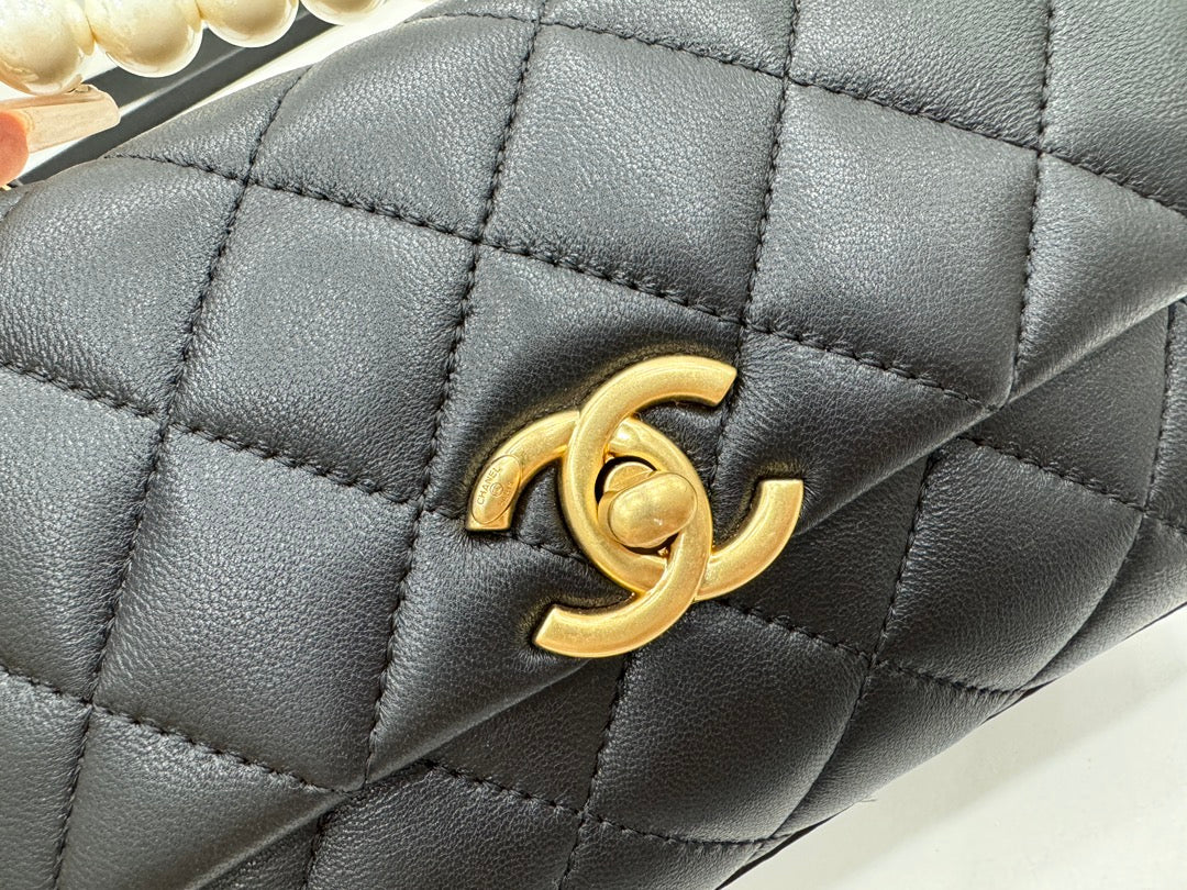 CHANEL 25S FLAP BAG 19 CM IN BLACK LAMBSKIN WITH PEARL TOP HANDLE