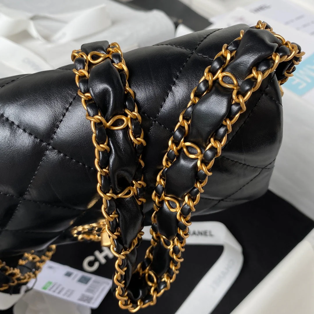 SMALL FLAP BAG 20 IN BLACK LAMBSKIN GOLD HARDWARE