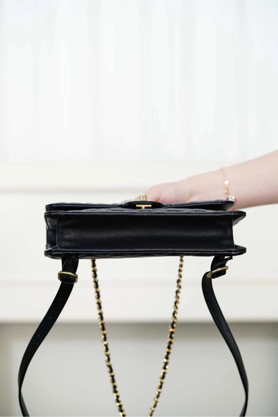 CHANEL 25S TOP HANDLE FLAP 23 CM IN BLACK LAMBSKIN WITH GOLD HARDWARE
