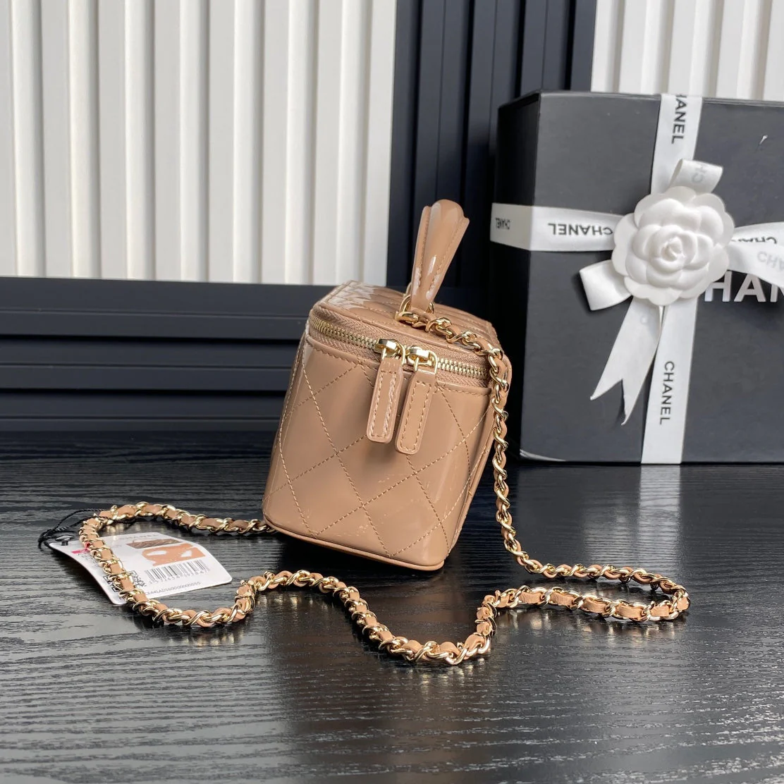 CHANEL 25S VANITY CASE 17 IN TAN BROWN PATENT CALFSKIN GOLD HARDWARE
