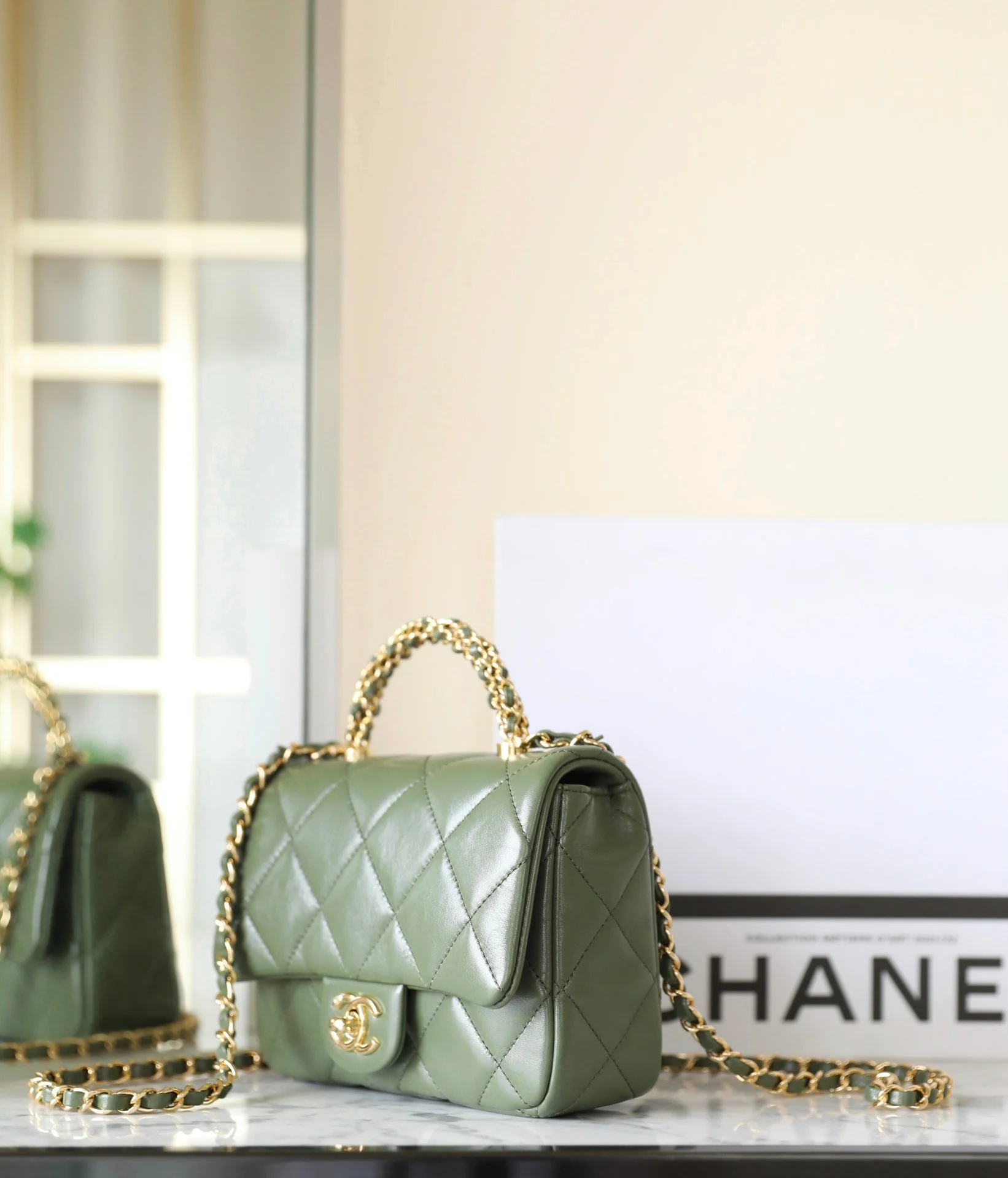 CHANEL 25S FLAP BAG 19 CM IN MOSS GREEN LAMBSKIN WITH GOLD HARDWARE