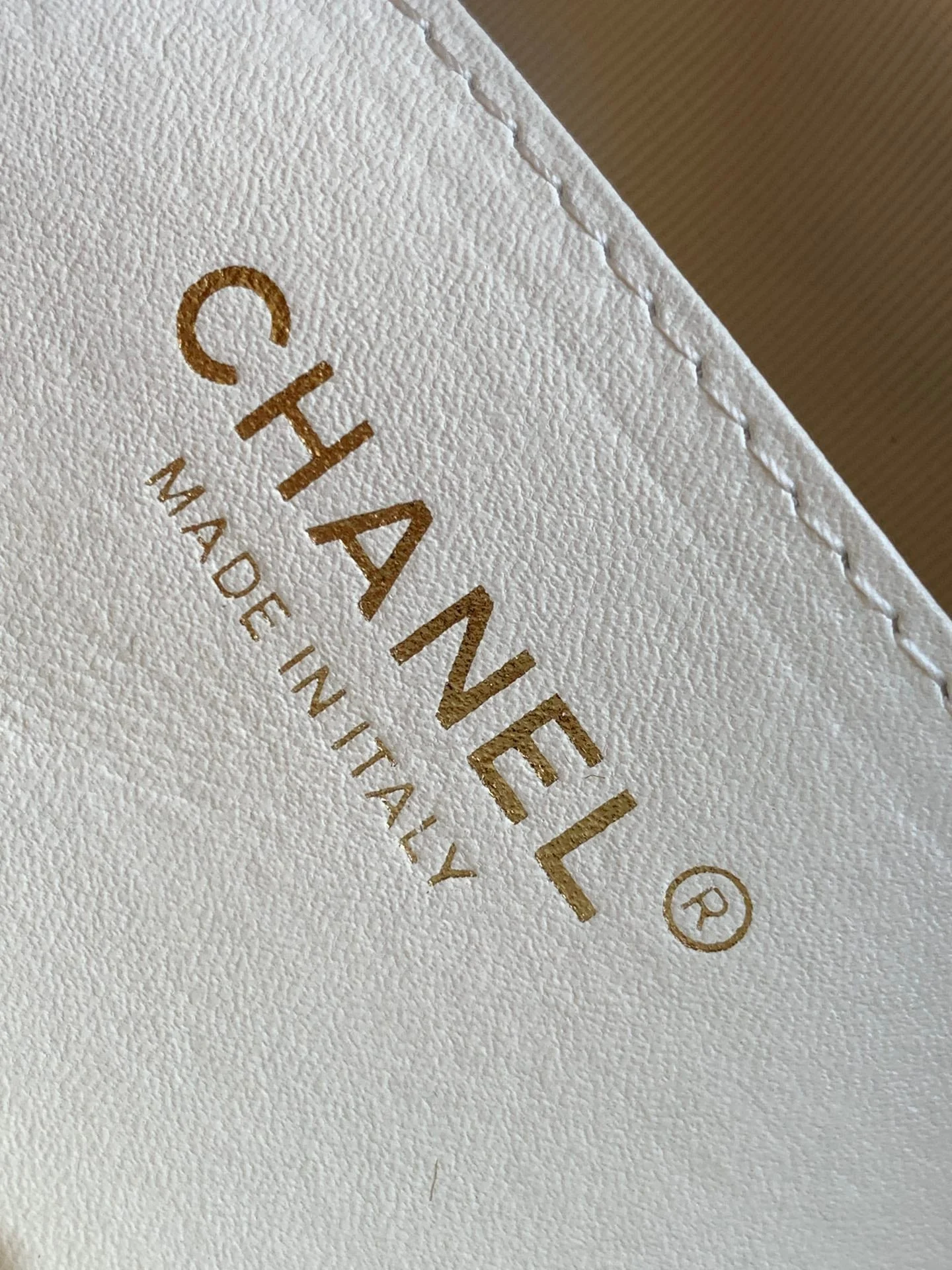CC CLASSIC MINI 20 CLUTCH WITH STRAP IN GLOSSY WHITE CALFSKIN