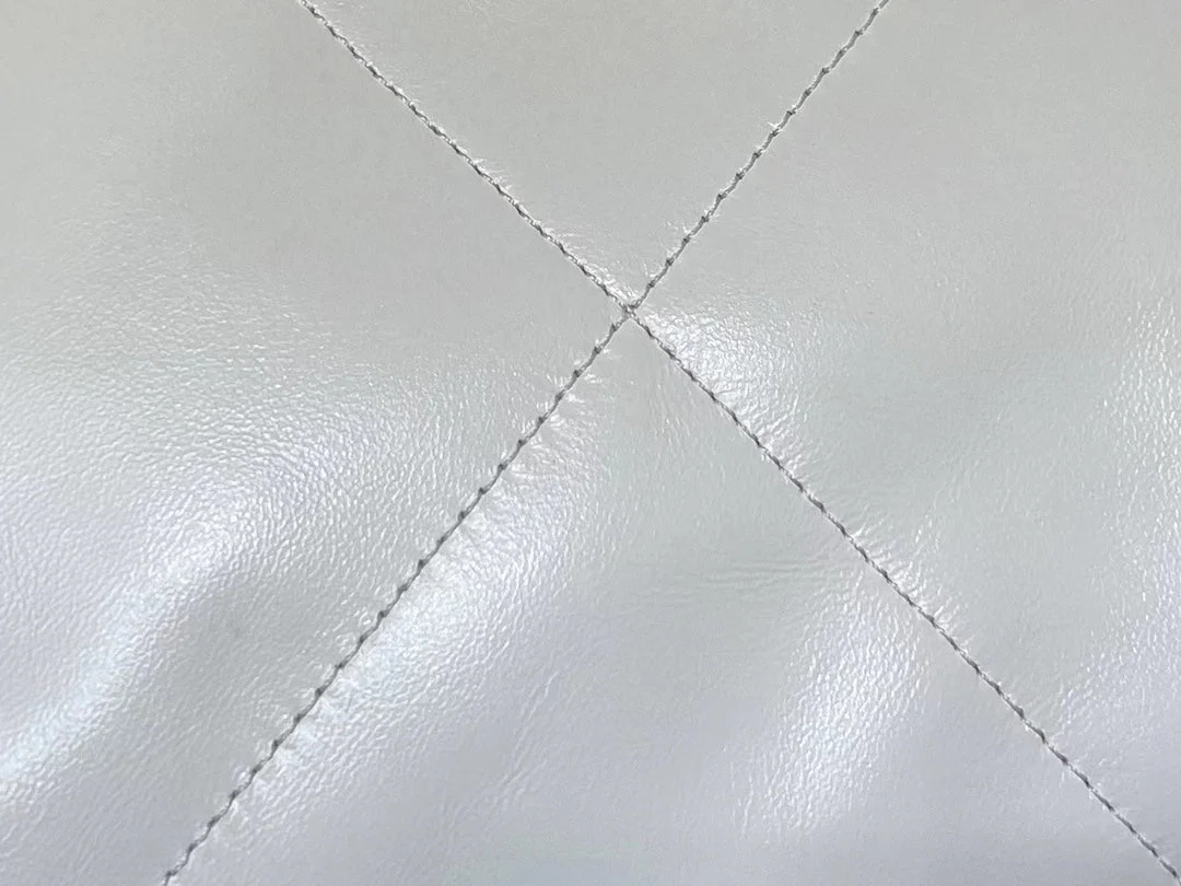 CC 19 HOBO BAG 43CM WHITE GOATSKIN GOLD HARDWARE